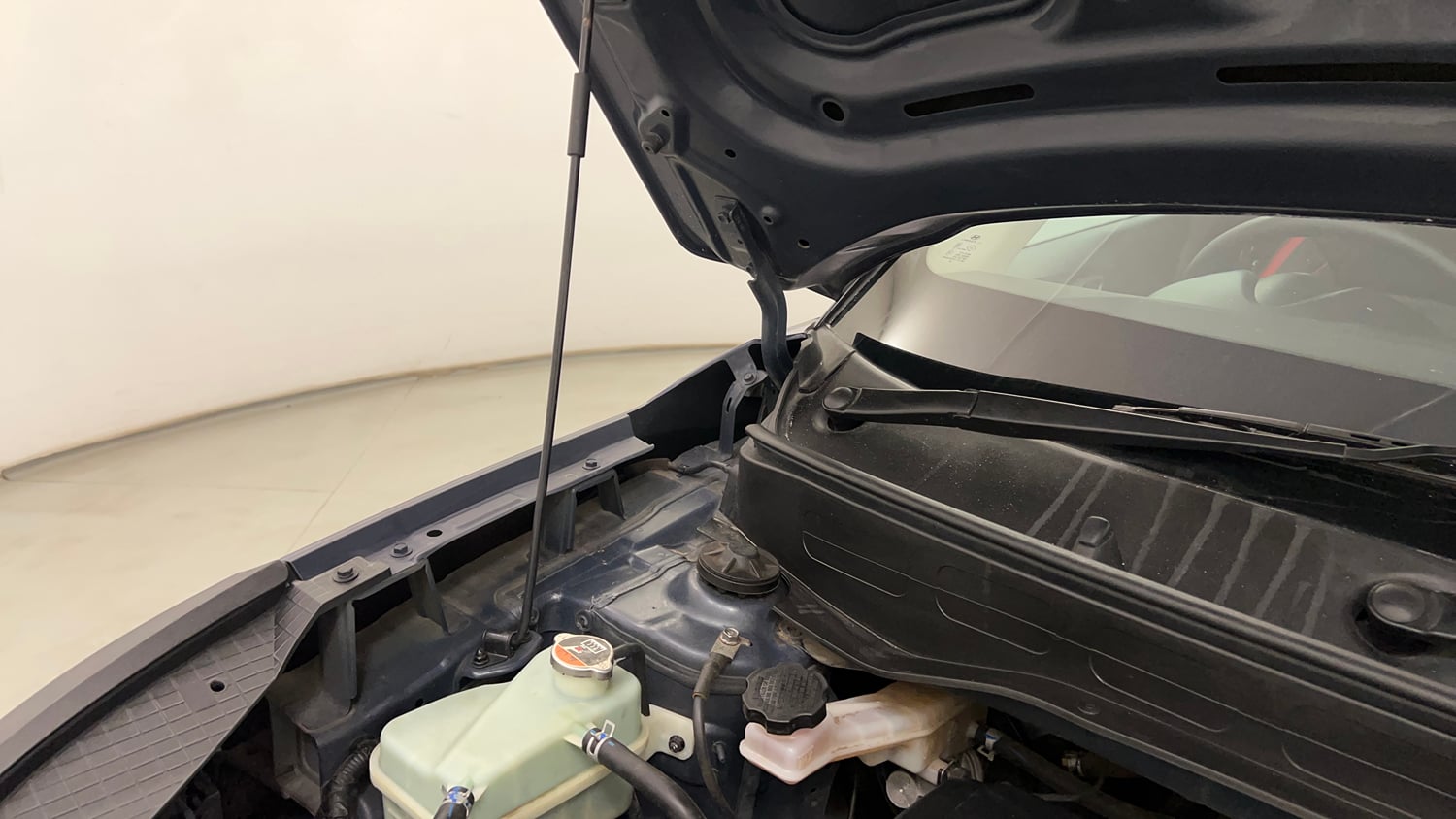 Used 2020 Hyundai Venue S 1.0 Turbo Petrol Manual engine ENGINE RIGHT SIDE HINGE & APRON VIEW