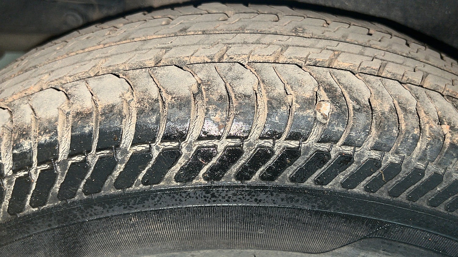 Used 2016 Maruti Suzuki Swift Dzire VXI Petrol Manual tyres RIGHT REAR TYRE TREAD VIEW