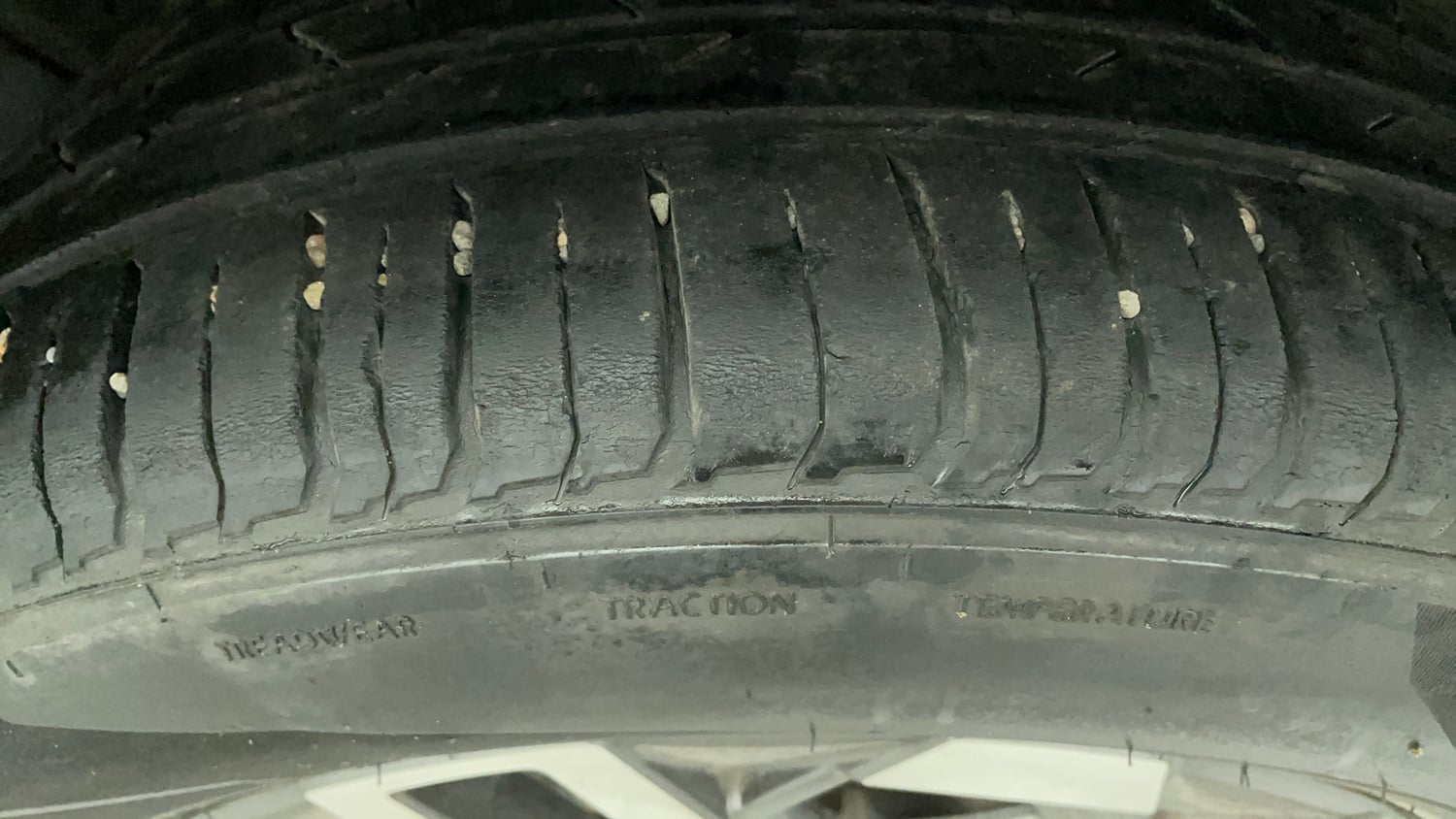 Used 2024 Hyundai Venue SX (O) 1.0 Turbo DCT Petrol Automatic tyres LEFT REAR TYRE TREAD VIEW