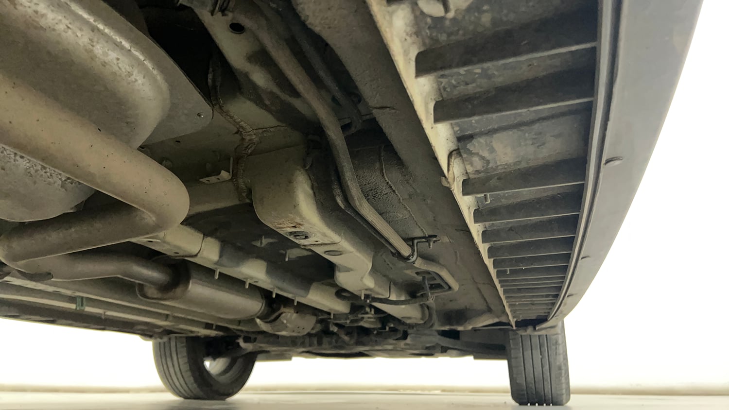 Used 2024 Hyundai Alcazar Signature (O) 7 STR 1.5 Petrol DCT Petrol Automatic extra REAR RIGHT UNDERBODY VIEW