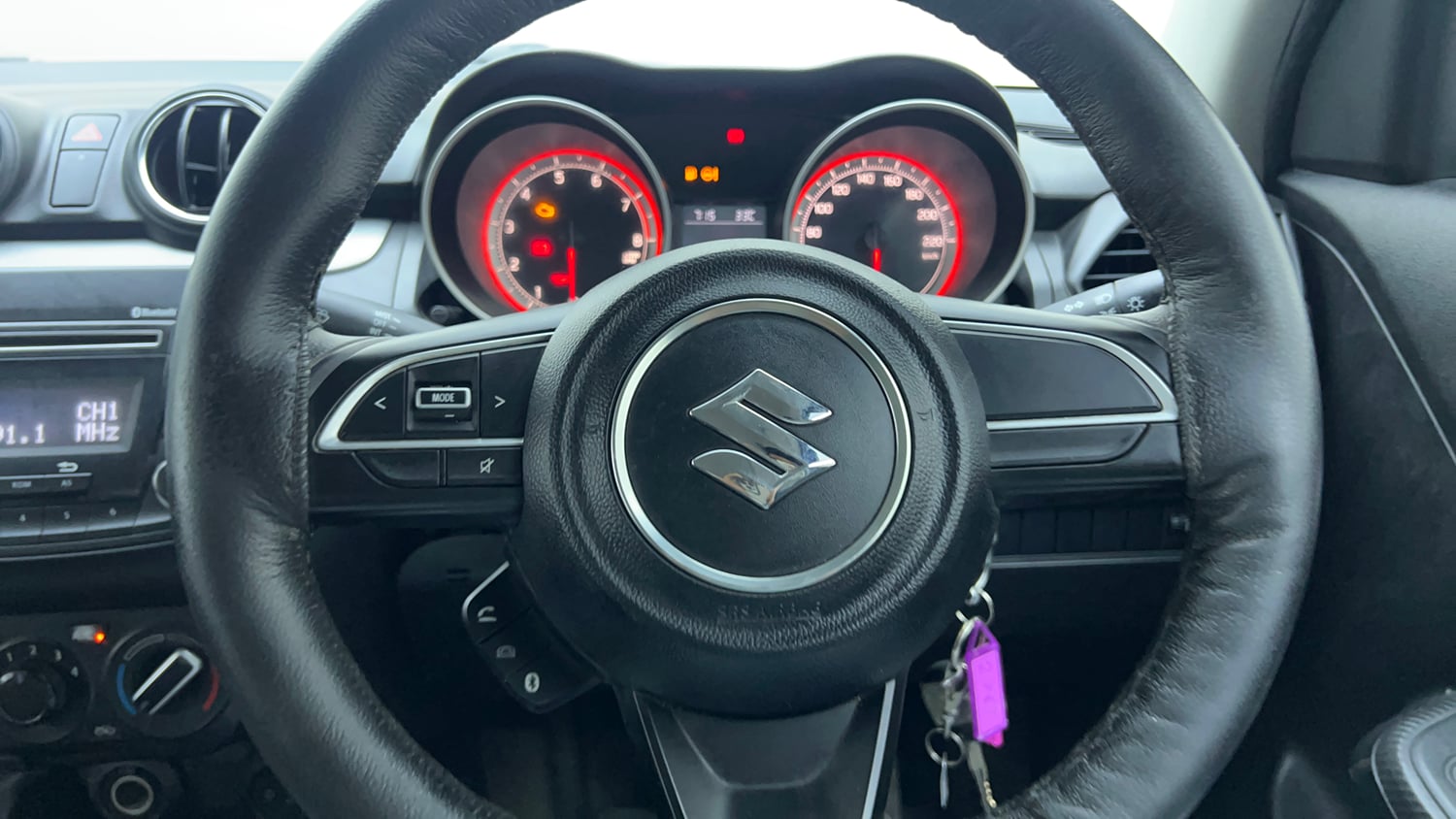 Used 2019 Maruti Suzuki Swift VXi AMT Petrol Automatic top_features Steering mounted controls