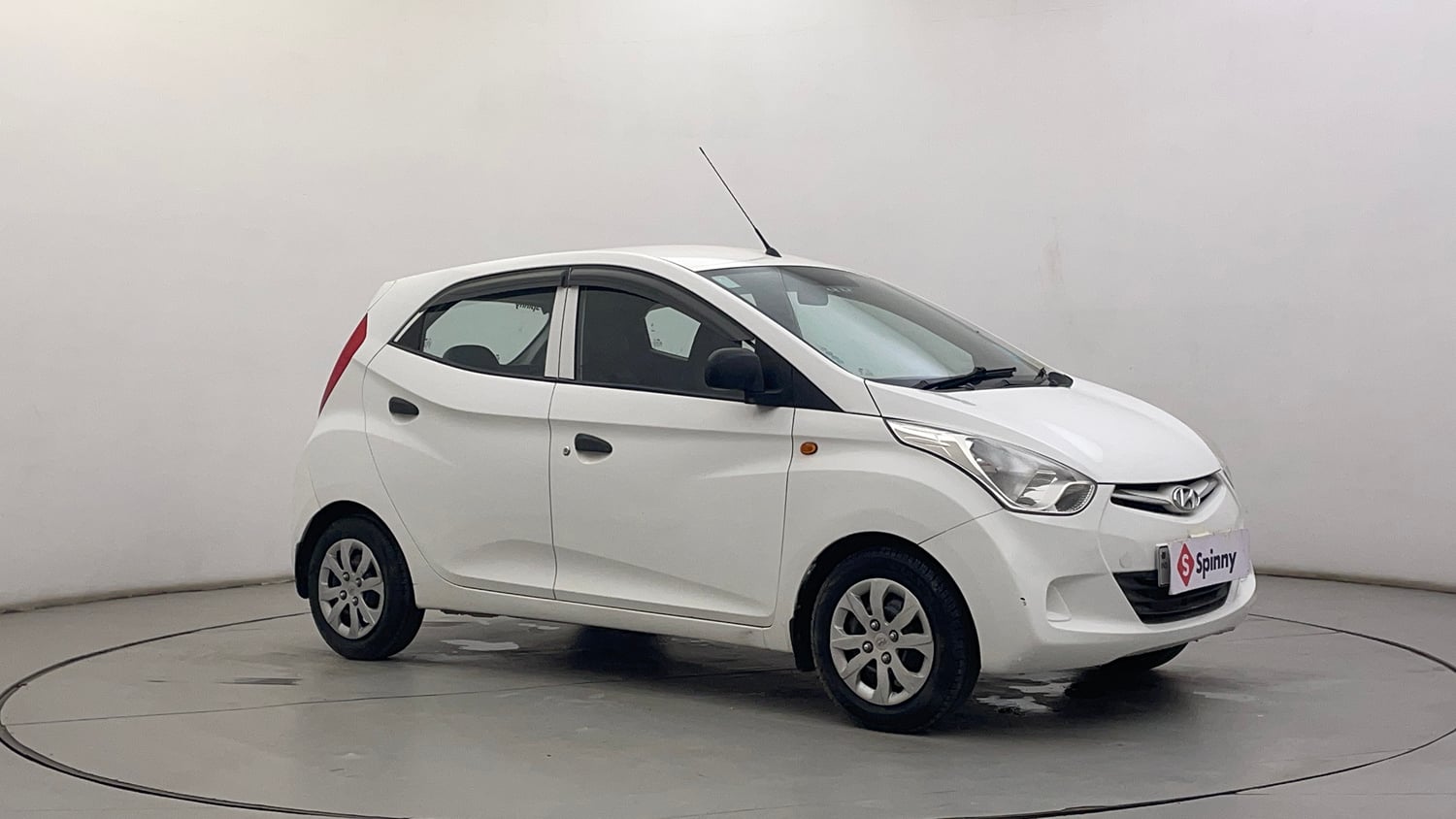 Used 2015 Hyundai Eon Magna + Petrol Manual exterior RIGHT FRONT CORNER VIEW