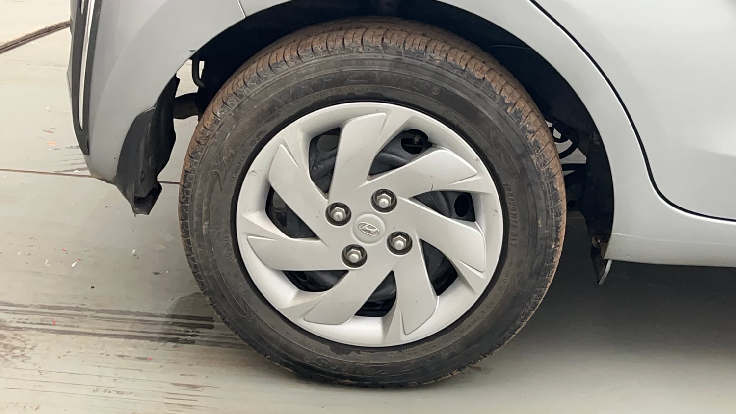 Used 2018 Hyundai Santro Sportz Petrol Manual tyres RIGHT REAR TYRE RIM VIEW