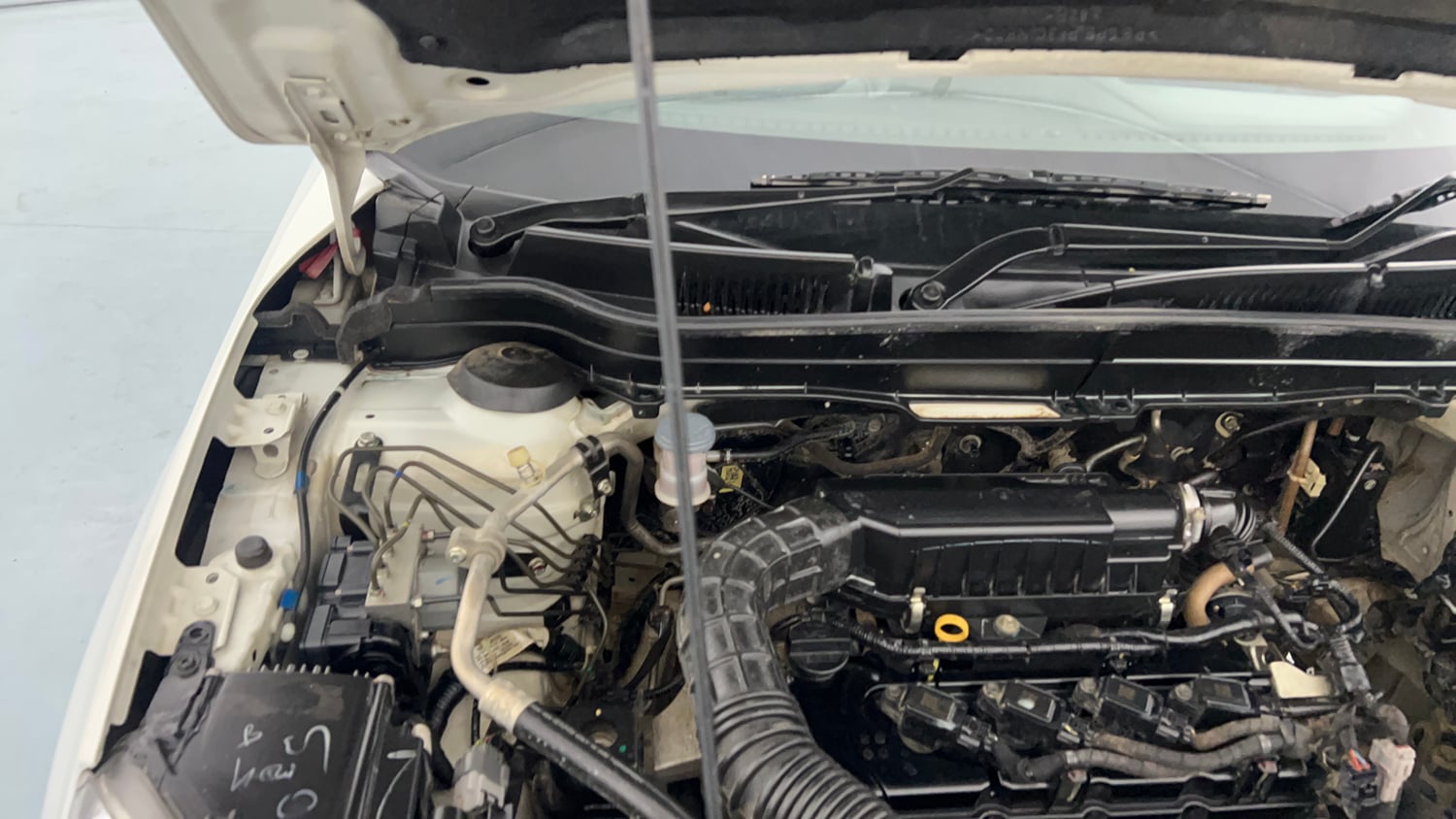 Used 2021 maruti-suzuki Vitara Brezza ZXi Petrol Manual engine ENGINE RIGHT SIDE HINGE & APRON VIEW