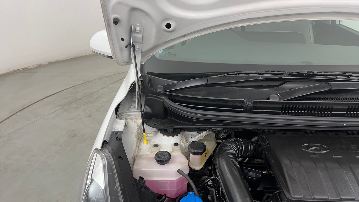 Used 2024 Hyundai Grand i10 Nios Asta 1.2 Kappa AMT Petrol Automatic engine ENGINE RIGHT SIDE HINGE & APRON VIEW