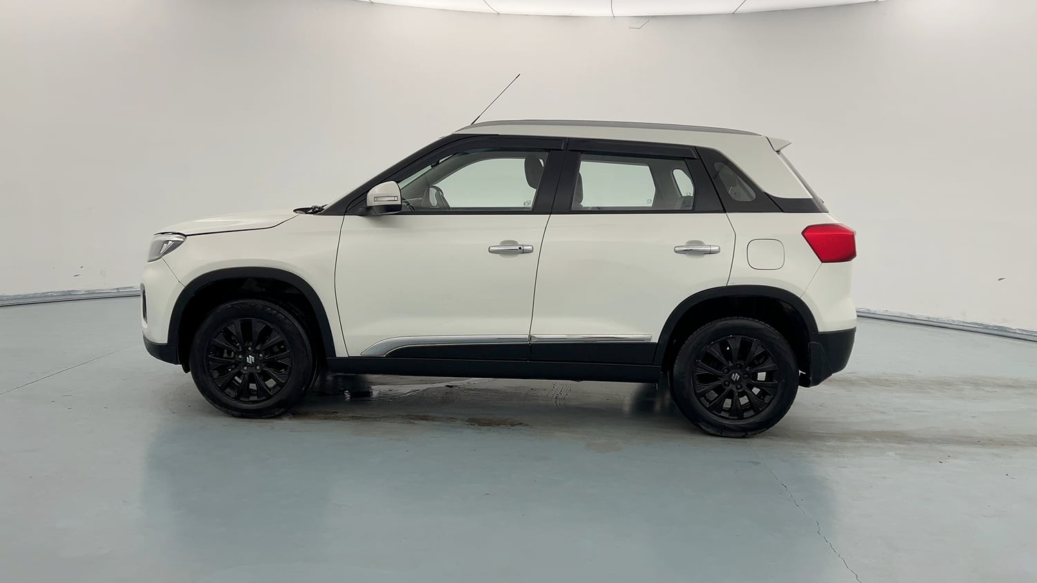 Used 2021 maruti-suzuki Vitara Brezza ZXi Petrol Manual exterior LEFT SIDE VIEW