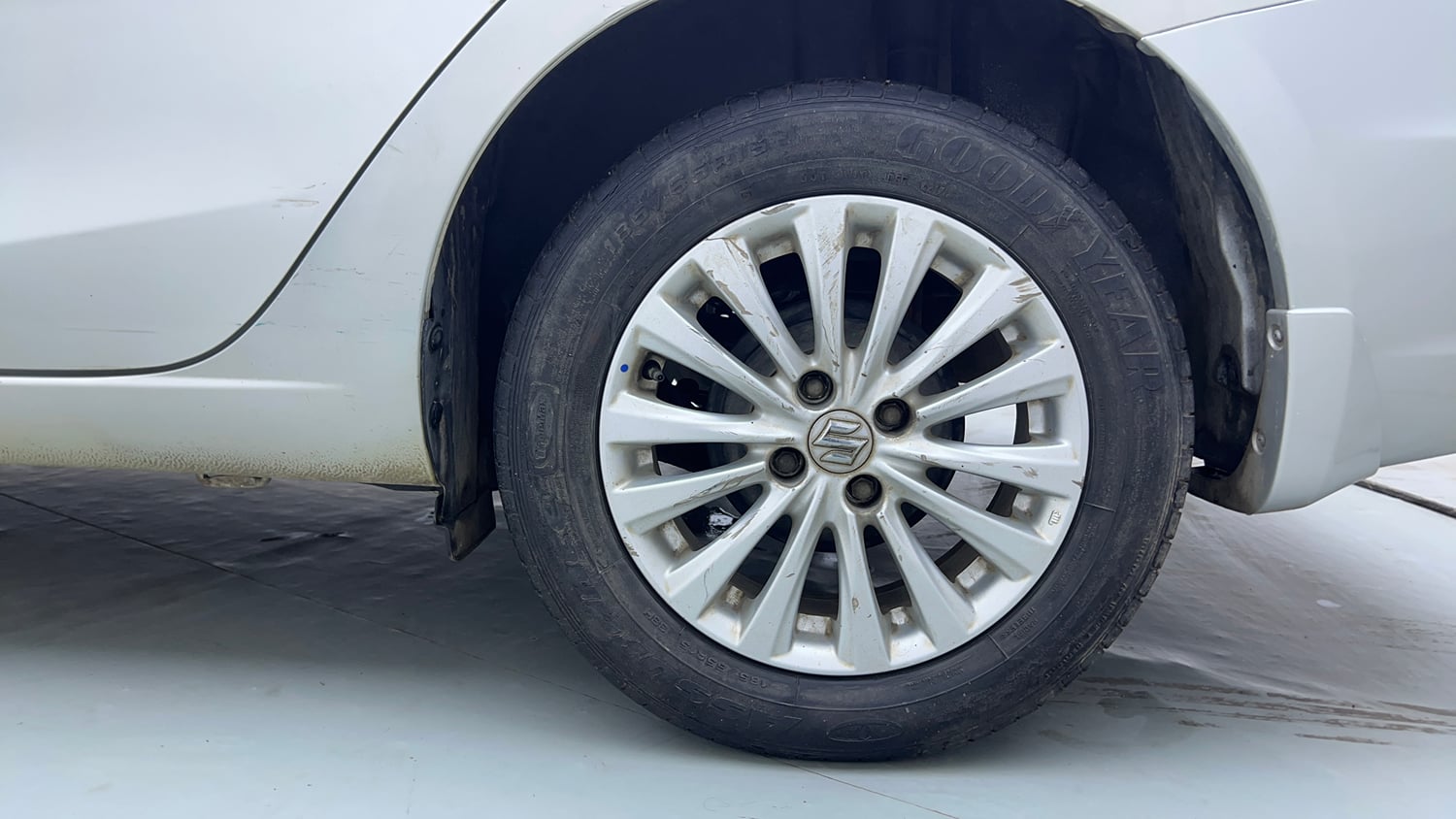Used 2017 Maruti Suzuki Ciaz Zeta 1.4 AT Petrol Automatic tyres LEFT REAR TYRE RIM VIEW