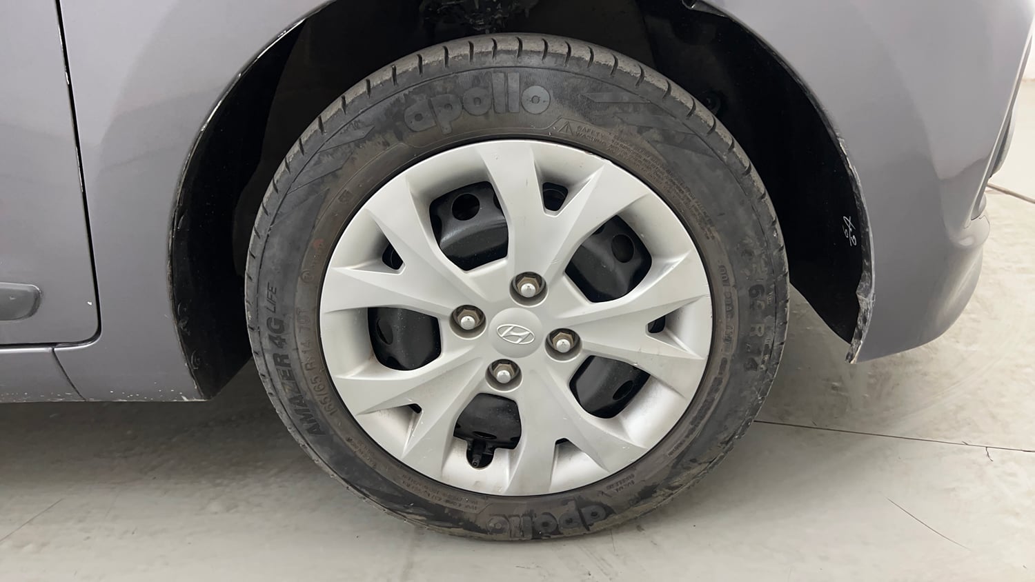 Used 2016 Hyundai Grand i10 Sportz 1.2 Kappa VTVT Petrol Manual tyres RIGHT FRONT TYRE RIM VIEW