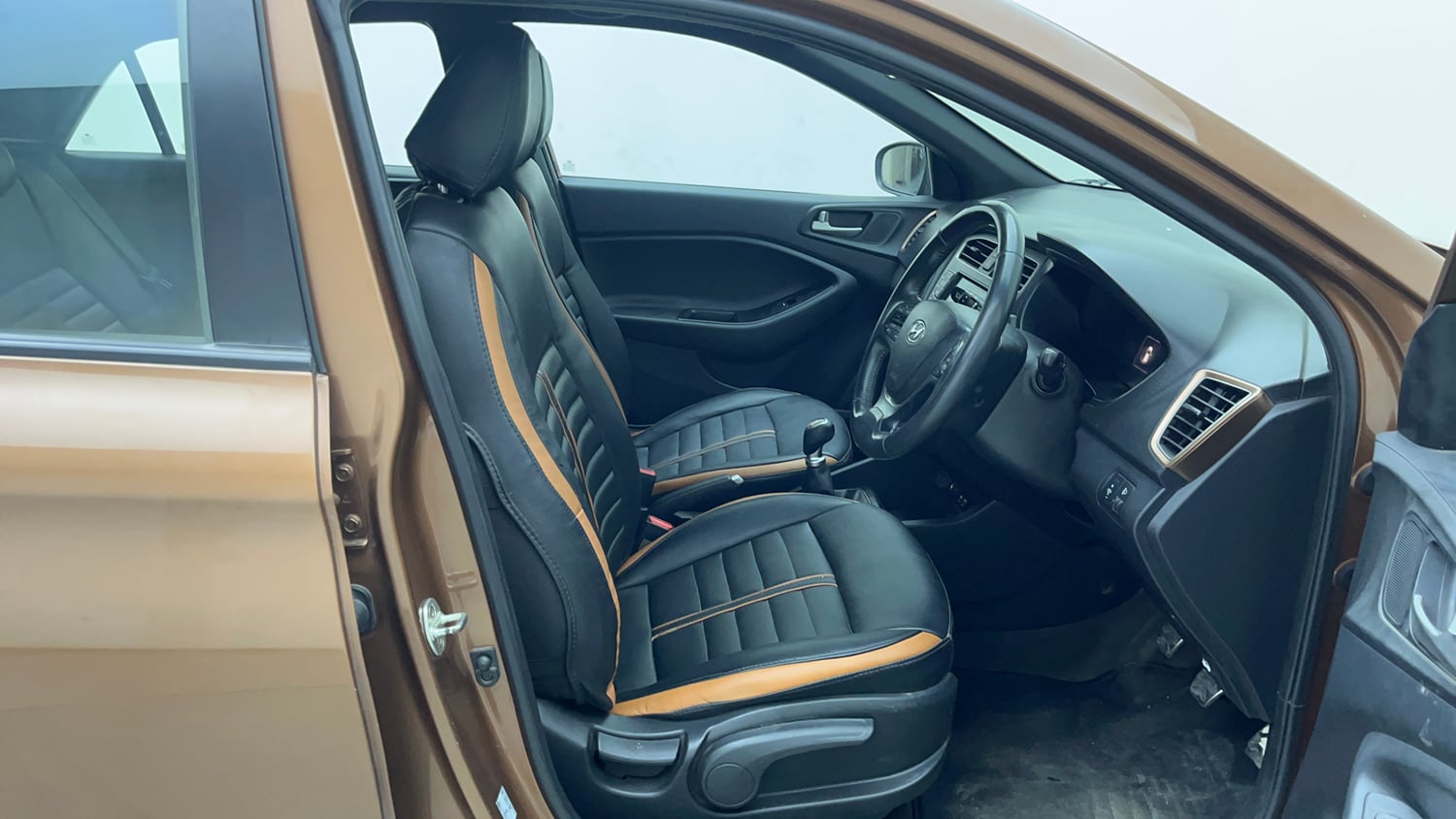 Used 2018 Hyundai i20 Active 1.2 SX Petrol Manual interior RIGHT SIDE FRONT DOOR CABIN VIEW