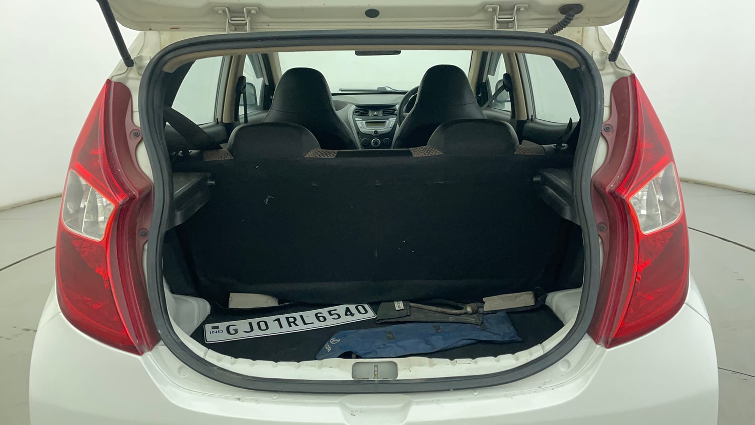Used 2015 Hyundai Eon Magna + Petrol Manual interior DICKY INSIDE VIEW