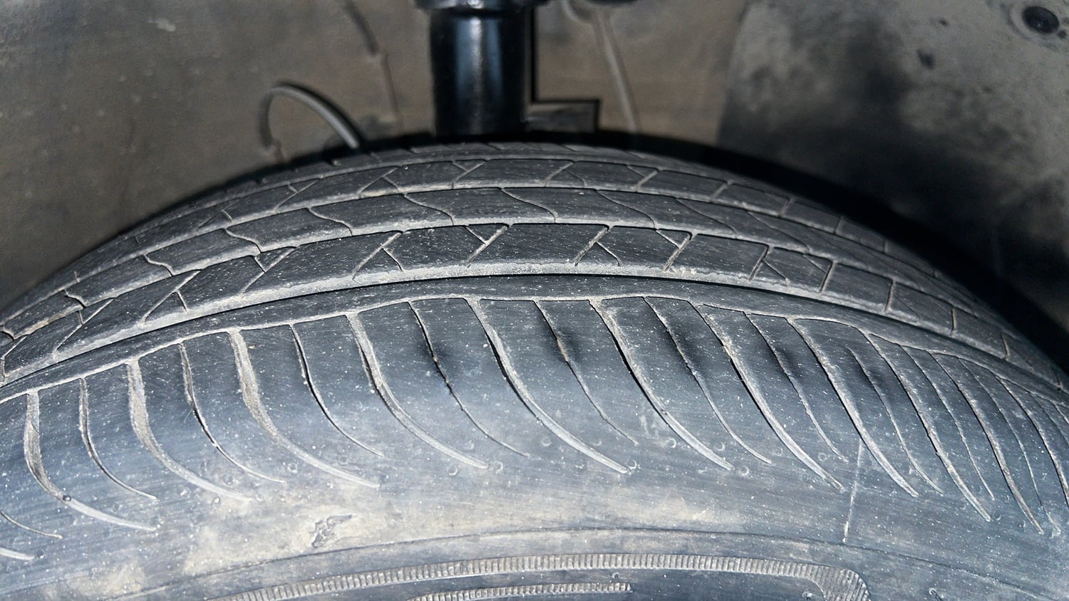 Used 2019 hyundai Venue S 1.0 AT Turbo Petrol Petrol Automatic tyres RIGHT FRONT TYRE TREAD VIEW
