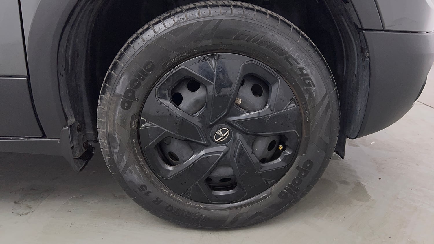 Used 2022 Tata Punch Adventure MT Petrol Manual tyres RIGHT FRONT TYRE RIM VIEW