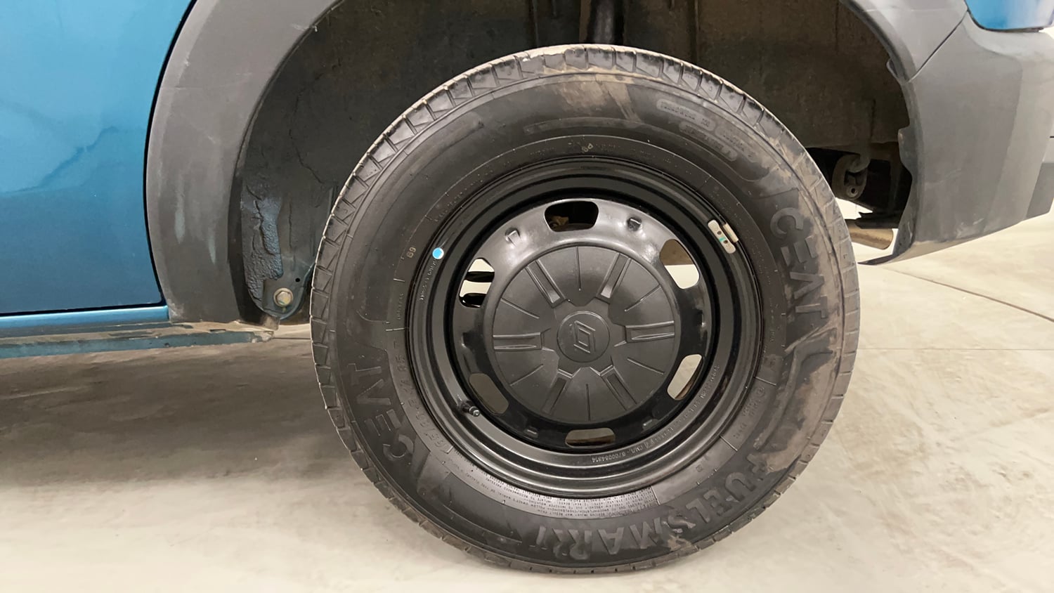 Used 2025 Renault Triber Evolution Petrol Manual tyres LEFT REAR TYRE RIM VIEW
