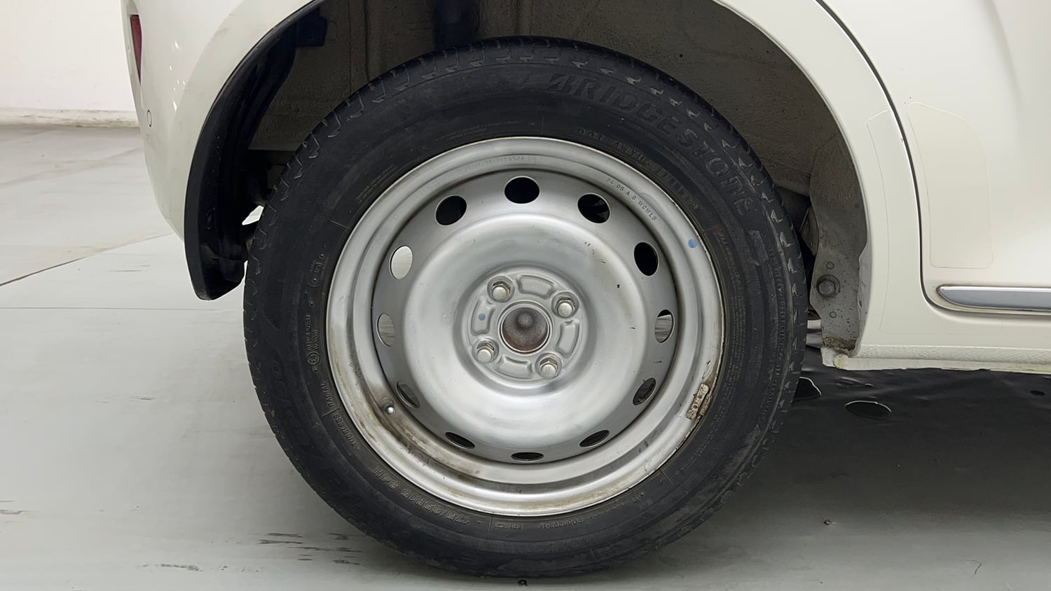 Used 2024 Maruti Suzuki Ignis Sigma 1.2 MT Petrol Manual tyres RIGHT REAR TYRE RIM VIEW