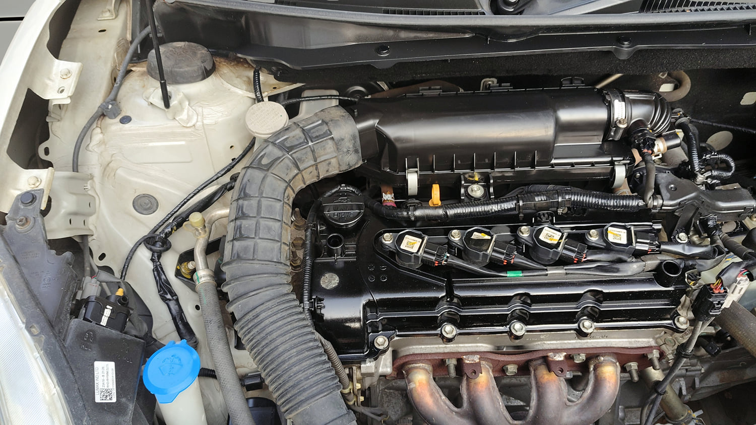 Used 2020 Maruti Suzuki Dzire VXi AMT Petrol Automatic engine ENGINE RIGHT SIDE VIEW