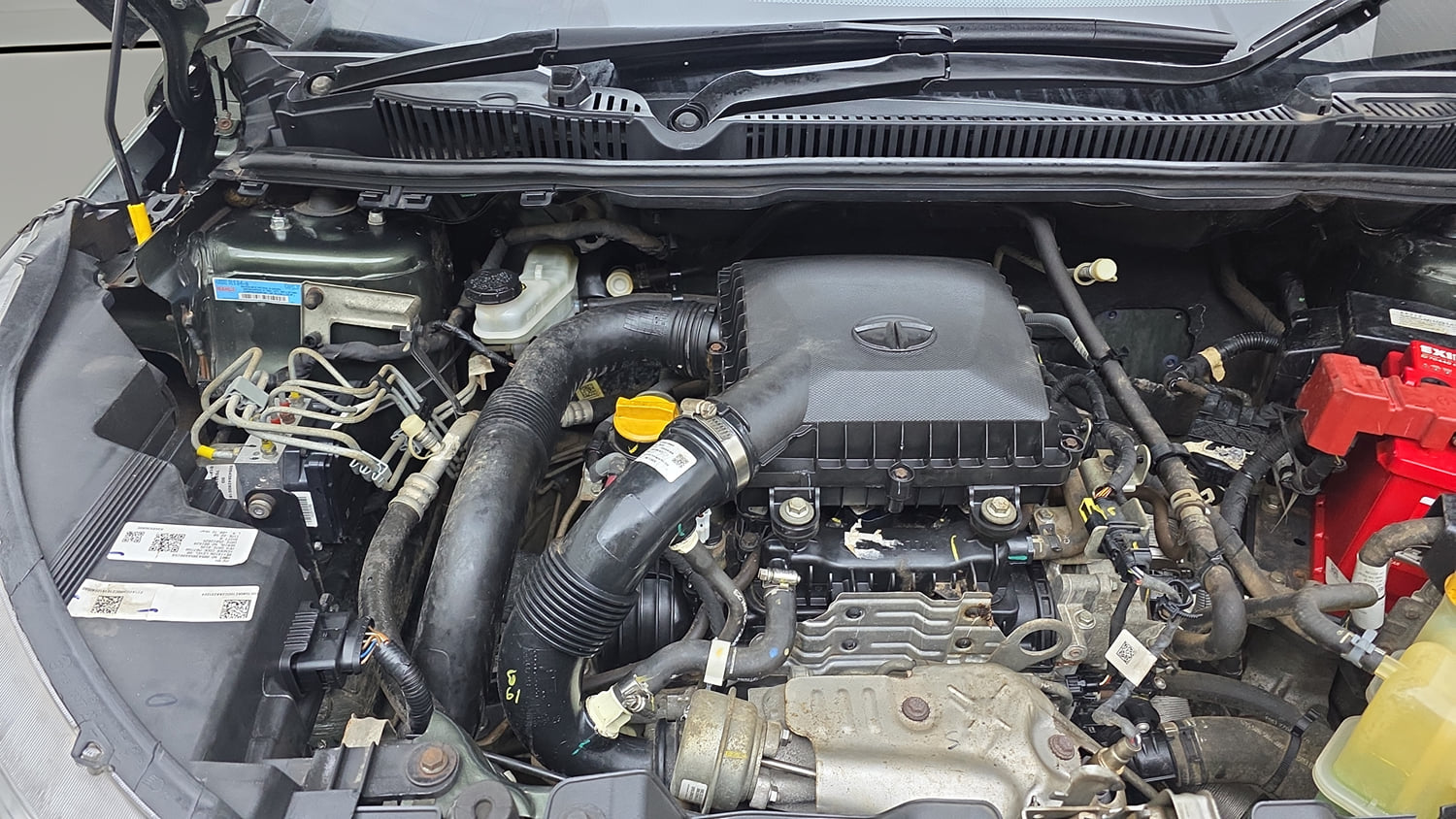 Used 2023 Tata Nexon XZ Plus LUXS Petrol Manual engine ENGINE RIGHT SIDE VIEW