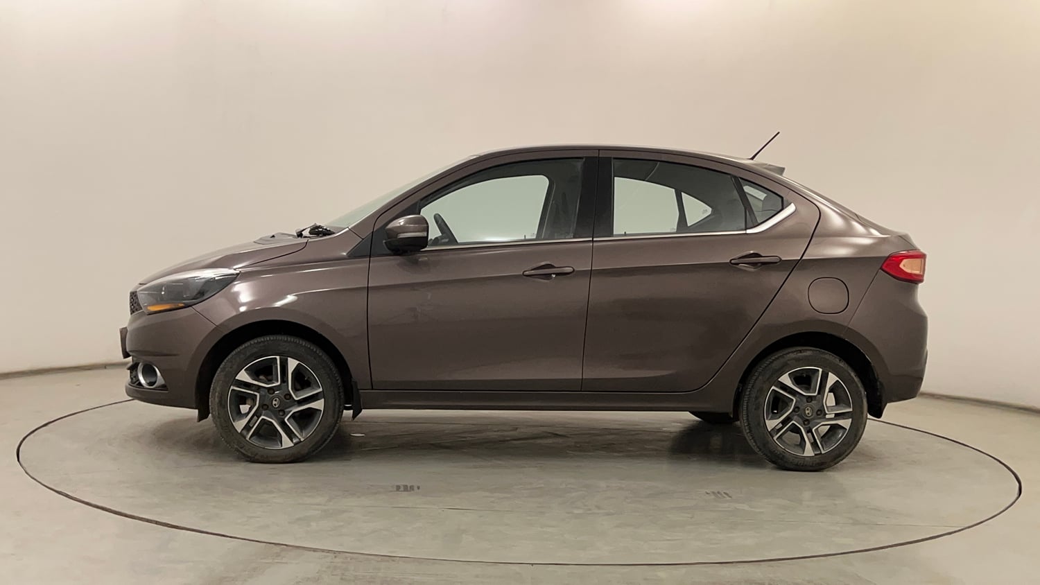 Used 2018 Tata Tigor Revotron XZA Petrol Automatic exterior LEFT SIDE VIEW