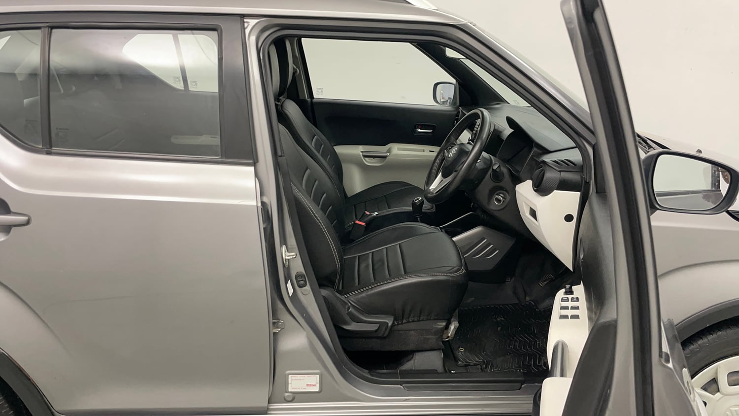 Used 2022 Maruti Suzuki Ignis Delta 1.2 MT Petrol Manual interior RIGHT SIDE FRONT DOOR CABIN VIEW