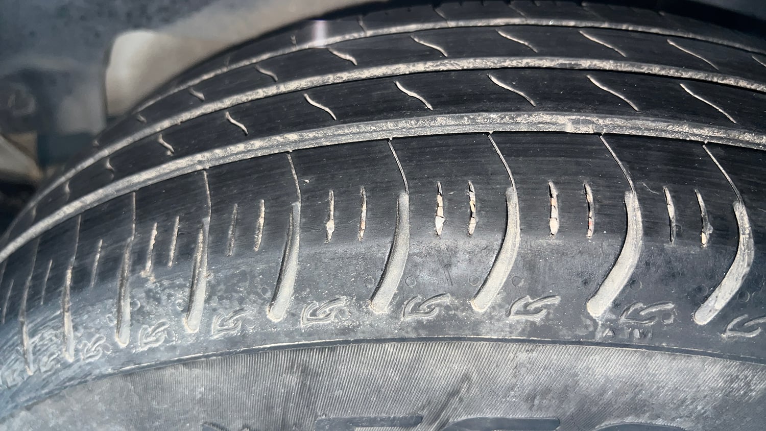 Used 2024 Maruti Suzuki Swift VXi (O) AMT Petrol Automatic tyres LEFT REAR TYRE TREAD VIEW
