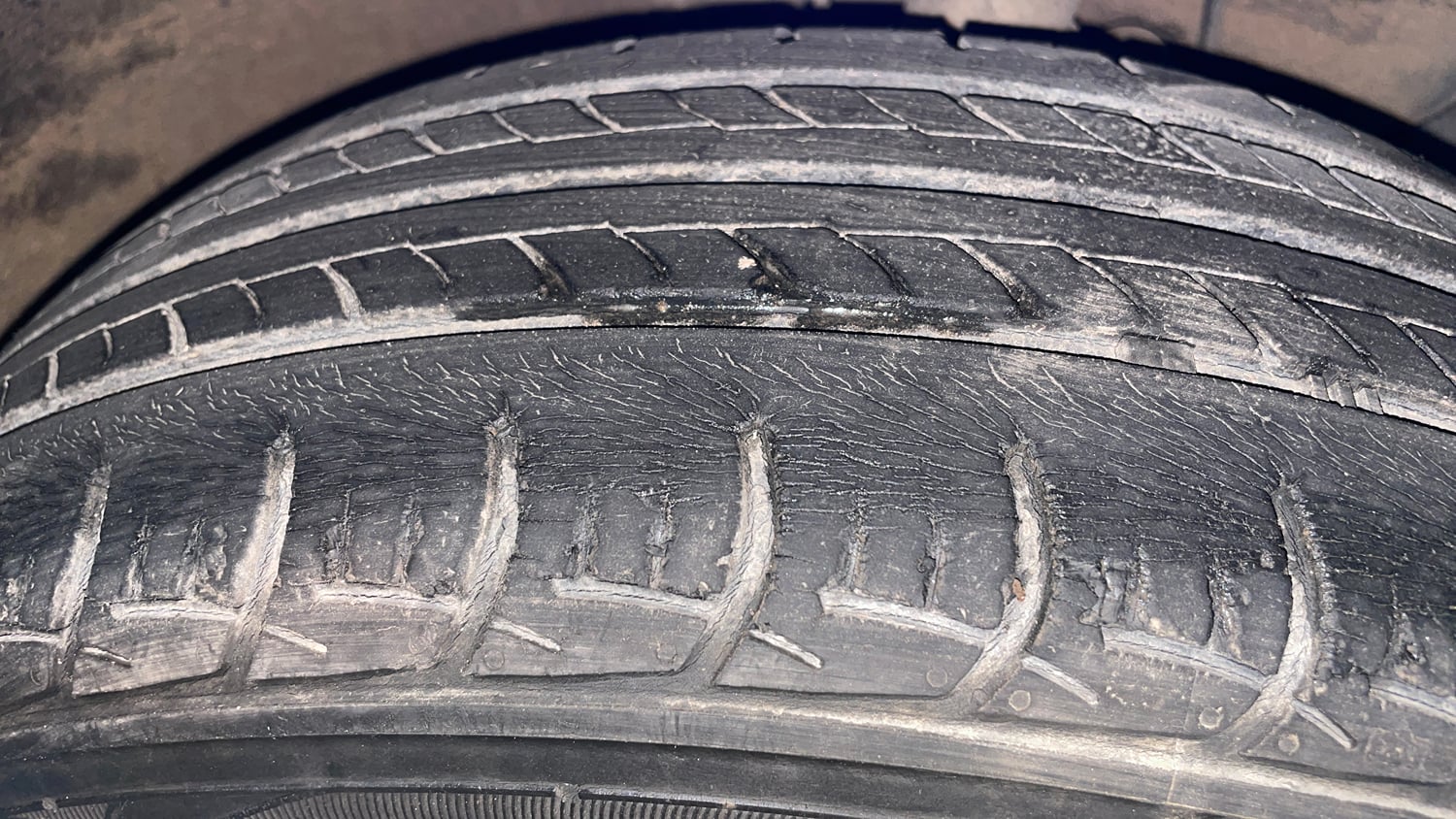 Used 2019 Hyundai Elite i20 Sportz Plus 1.2 CVT Petrol Automatic tyres RIGHT FRONT TYRE TREAD VIEW