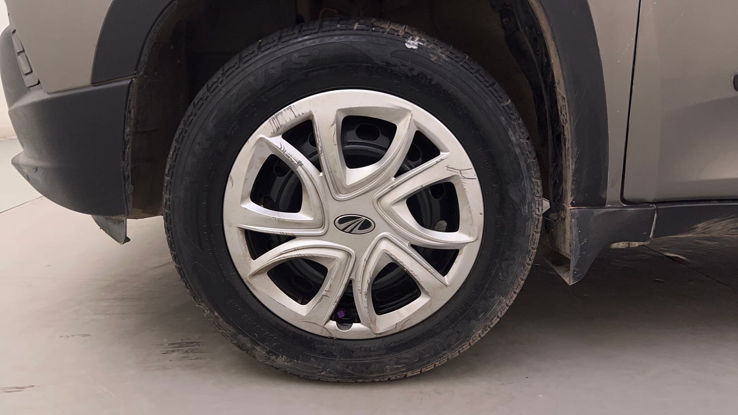 Used 2017 Mahindra KUV100 K4 6 STR Petrol Manual tyres LEFT FRONT TYRE RIM VIEW