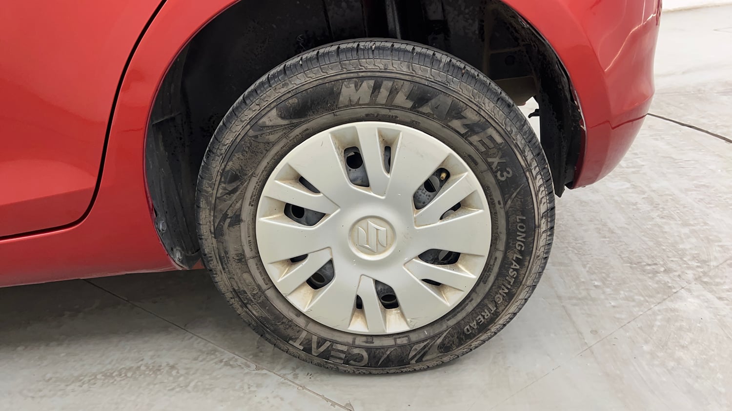 Used 2014 Maruti Suzuki Swift VXi Petrol Manual tyres LEFT REAR TYRE RIM VIEW