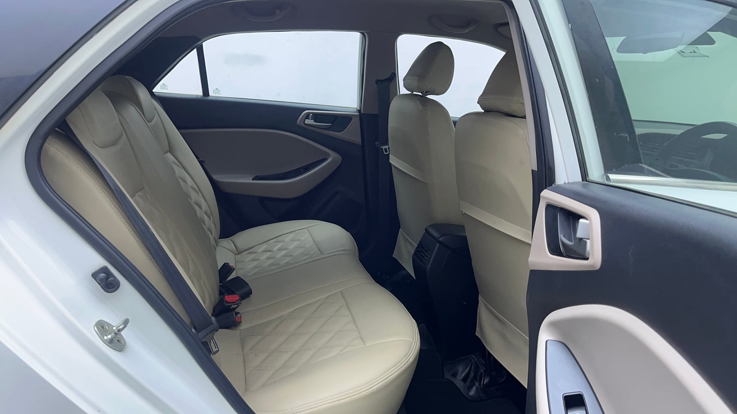 Used 2018 Hyundai Elite i20 Magna Executive 1.4 CRDI Diesel Manual interior RIGHT SIDE REAR DOOR CABIN VIEW