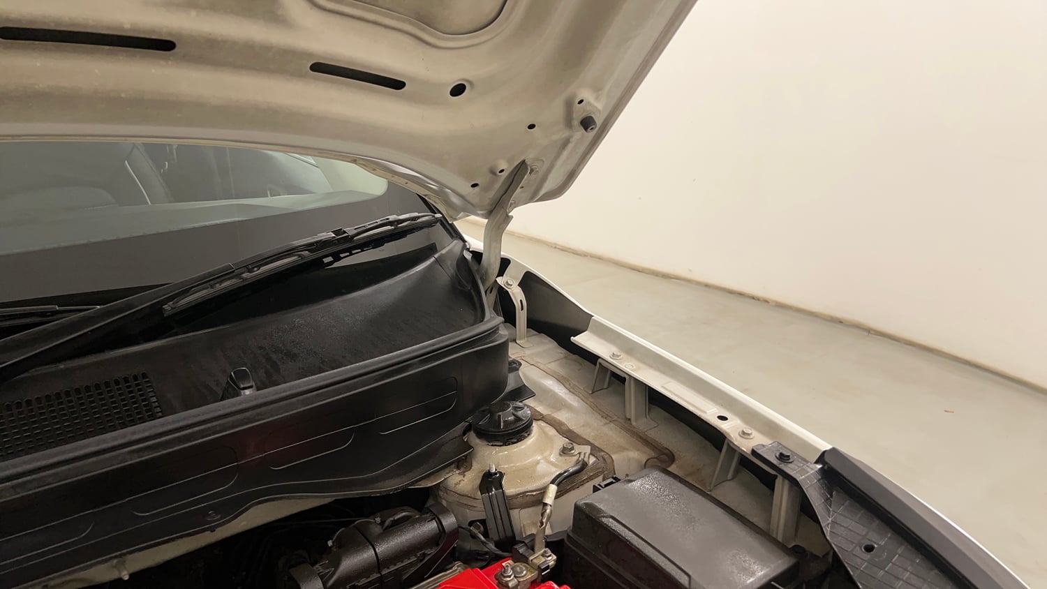 Used 2021 Hyundai Venue SX 1.0 Turbo Petrol Manual engine ENGINE LEFT SIDE HINGE & APRON VIEW
