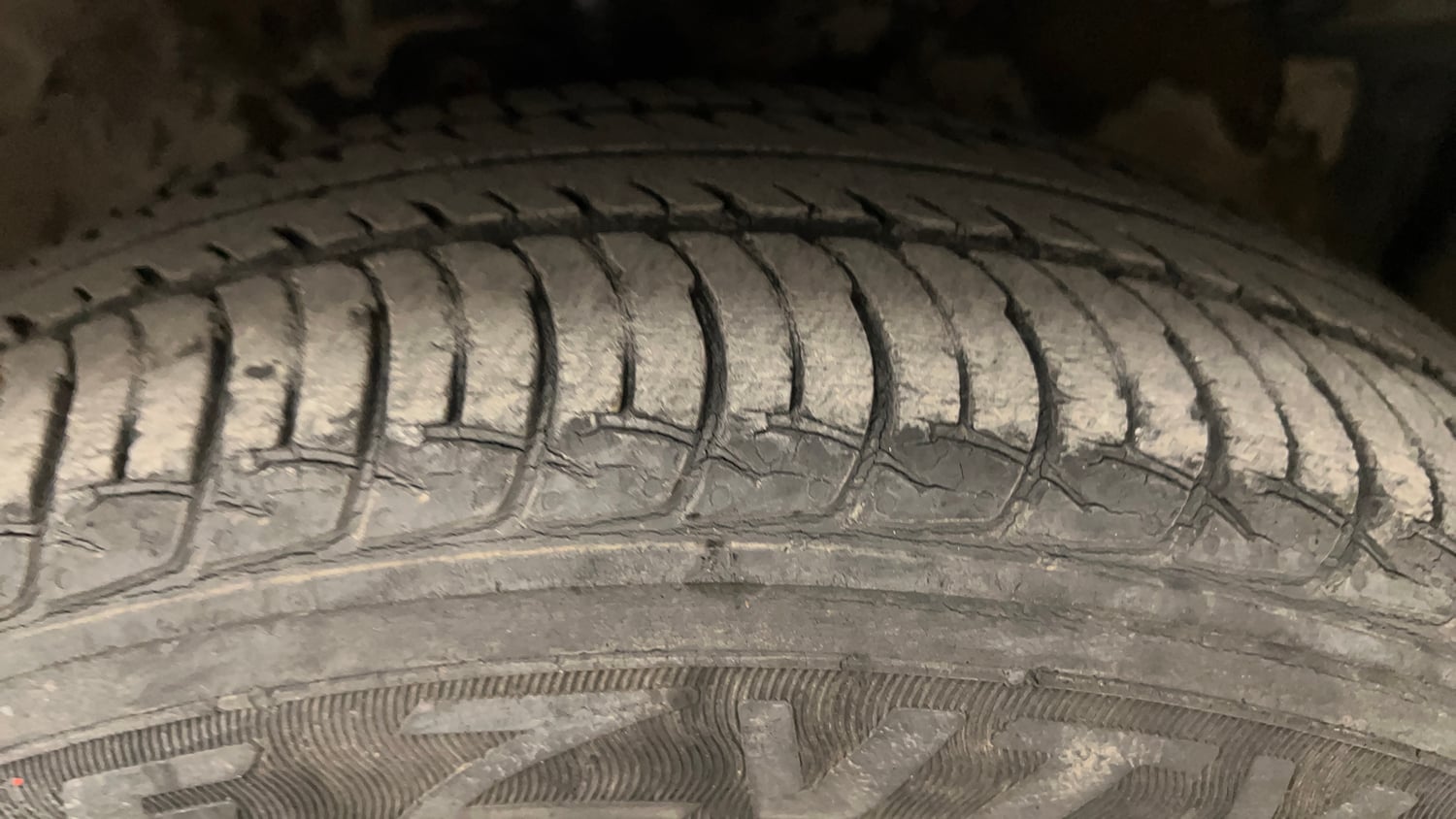 Used 2017 Maruti Suzuki Celerio ZXi Petrol Manual tyres RIGHT FRONT TYRE TREAD VIEW