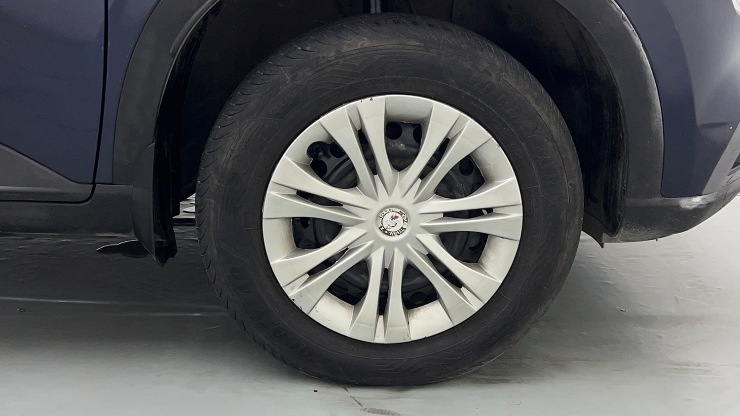 Used 2019 hyundai Venue S 1.0 AT Turbo Petrol Petrol Automatic tyres RIGHT FRONT TYRE RIM VIEW