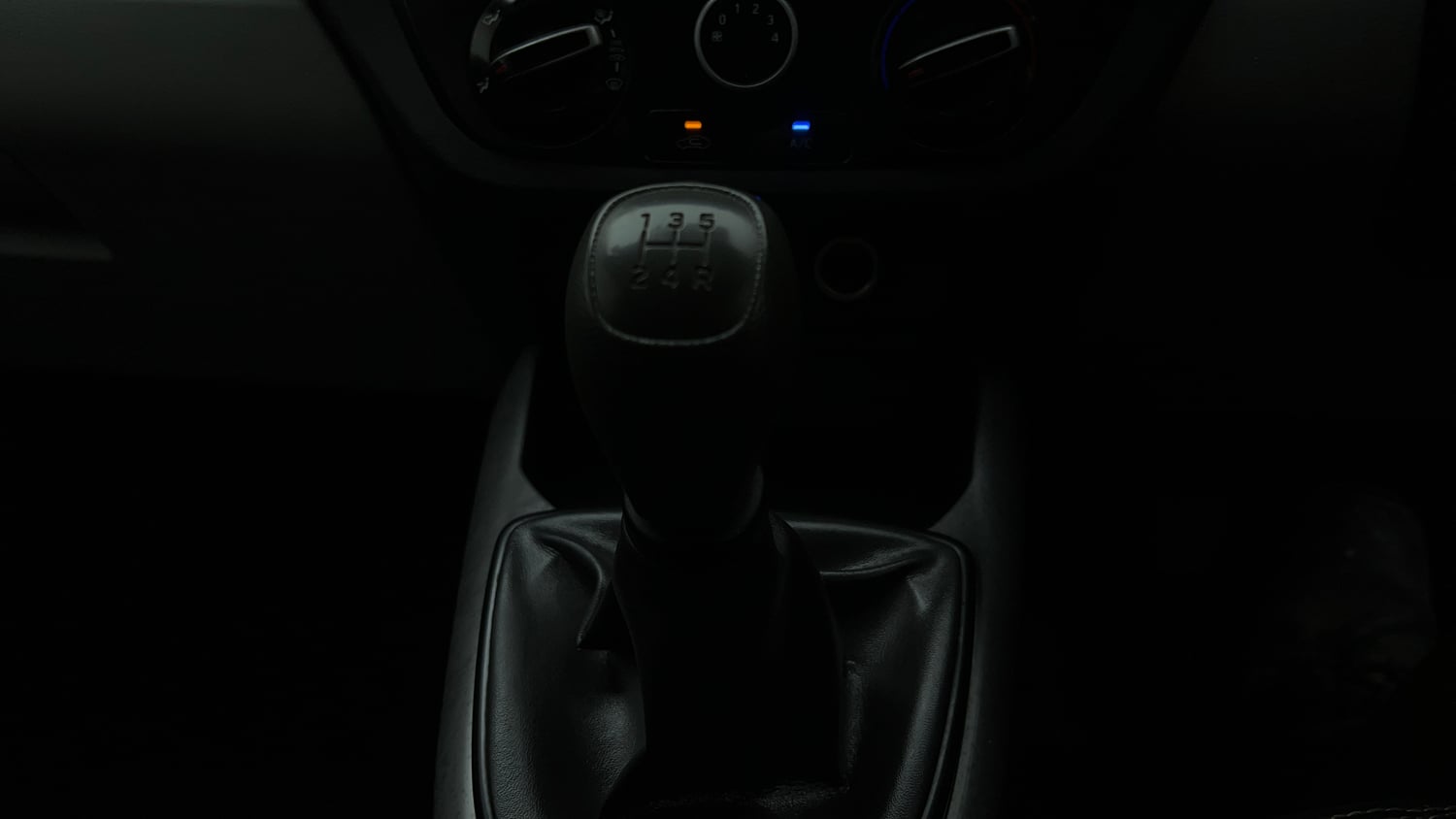 Used 2021 Hyundai Grand i10 Nios Magna 1.2 Kappa VTVT CNG Cng Manual interior GEAR  KNOB VIEW