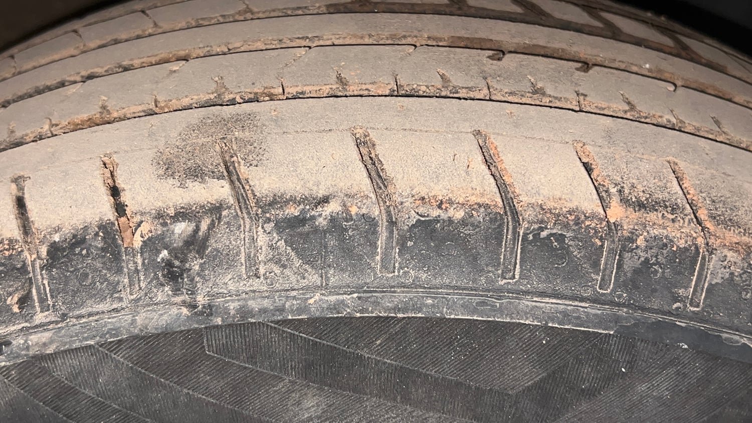 Used 2022 Hyundai Venue SX 1.2 Petrol Petrol Manual tyres RIGHT FRONT TYRE TREAD VIEW