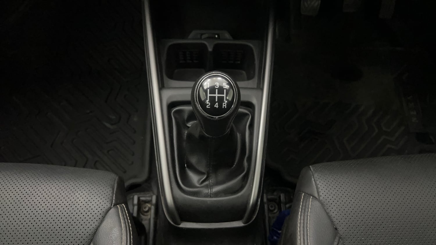 Used 2022 Maruti Suzuki XL6 Alpha MT Petrol Petrol Manual interior GEAR  KNOB VIEW