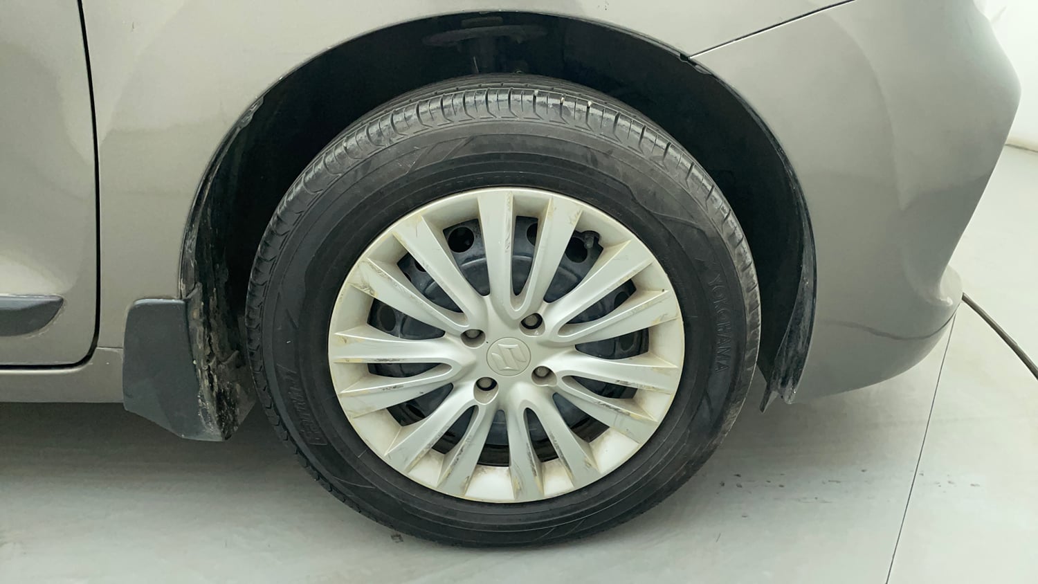 Used 2019 Maruti Suzuki Baleno Delta Petrol Manual tyres RIGHT FRONT TYRE RIM VIEW
