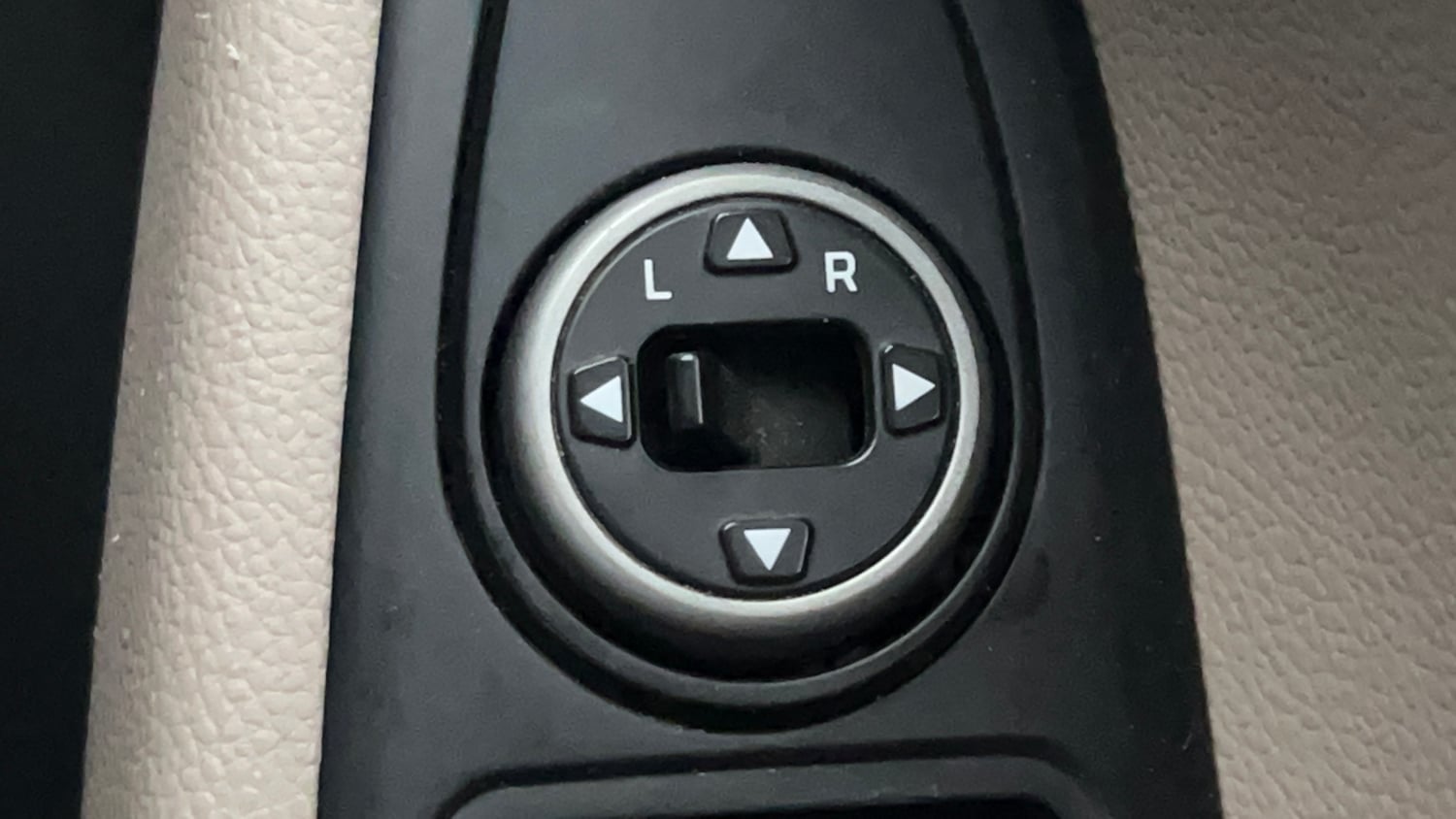 Used 2019 Hyundai Elite i20 Magna Plus 1.2 Petrol Manual top_features Adjustable ORVM