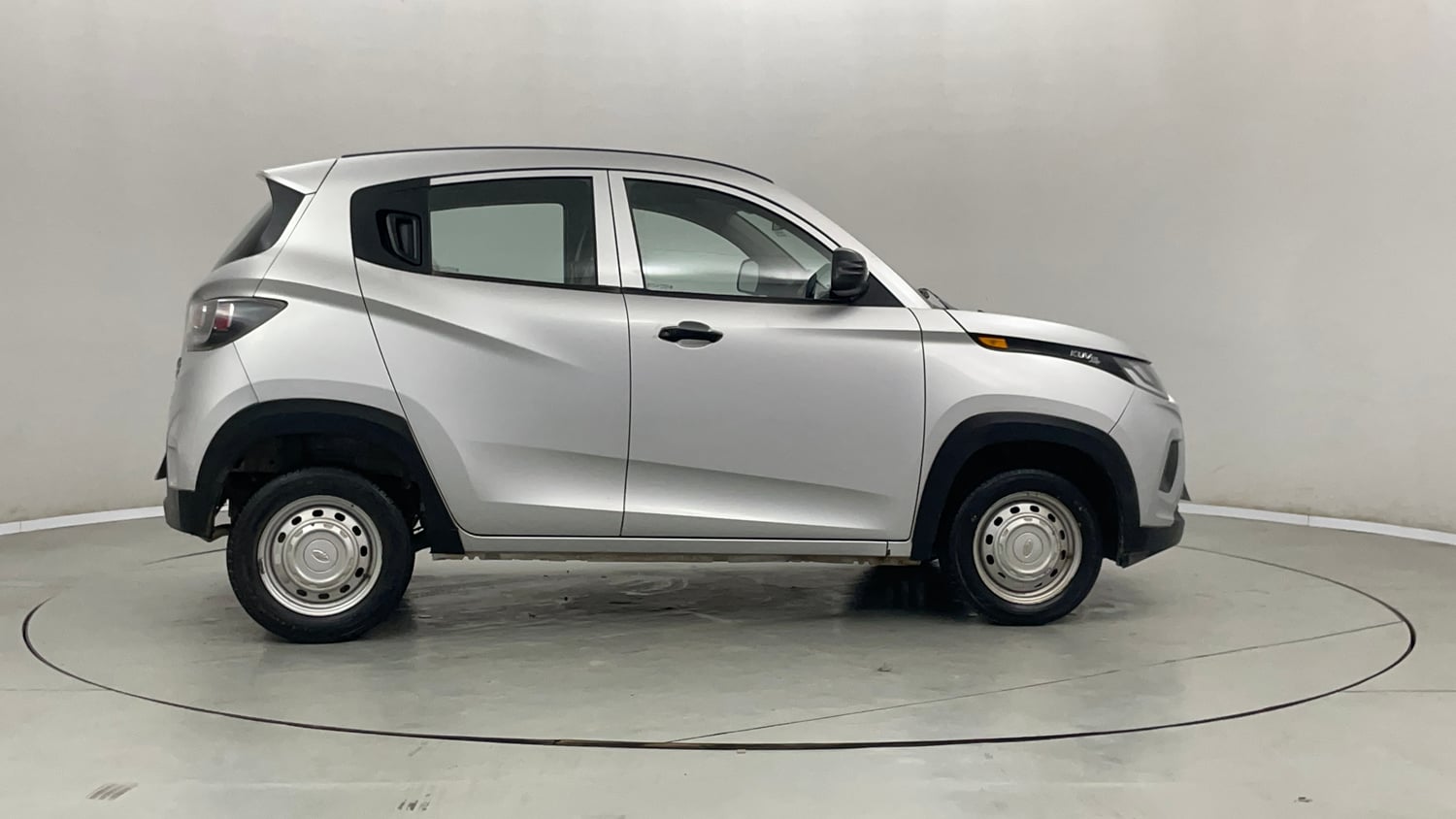 Used 2018 Mahindra KUV100 NXT K2 6 STR Petrol Manual exterior RIGHT SIDE VIEW