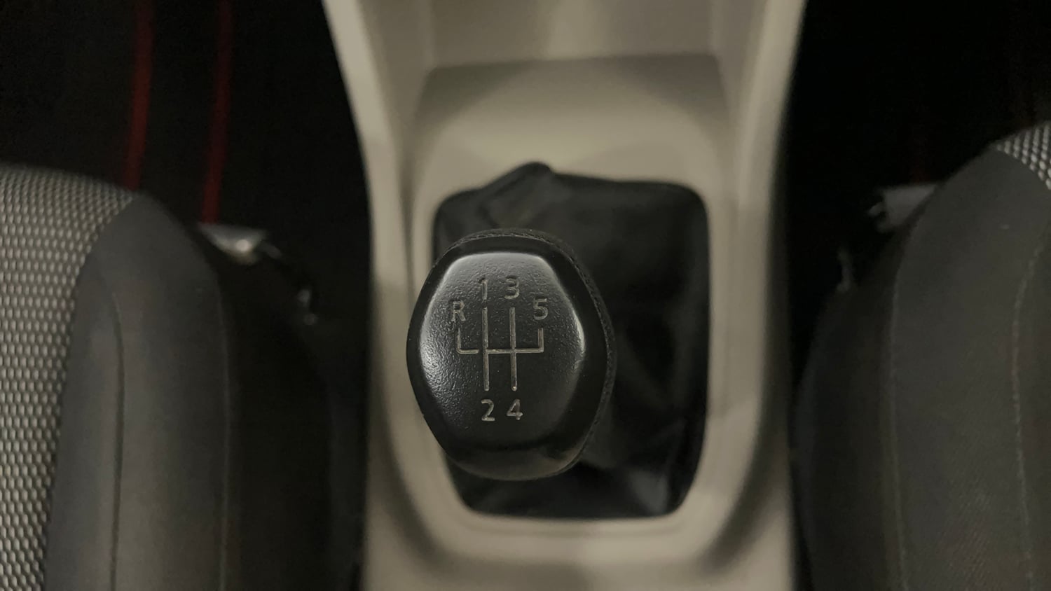 Used 2025 Renault Triber Evolution Petrol Manual interior GEAR  KNOB VIEW