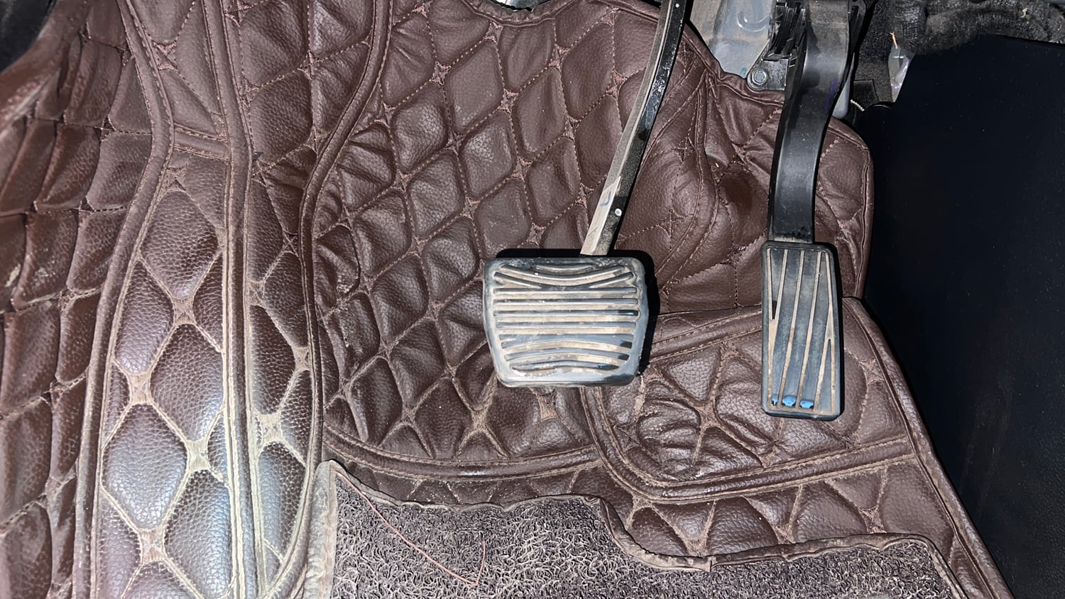 Used 2022 Mahindra Scorpio N Z8 L Petrol AT 7 STR Petrol Automatic interior PEDALS VIEW