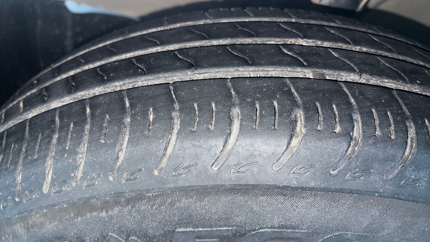 Used 2024 Maruti Suzuki Swift VXi (O) AMT Petrol Automatic tyres LEFT FRONT TYRE TREAD VIEW