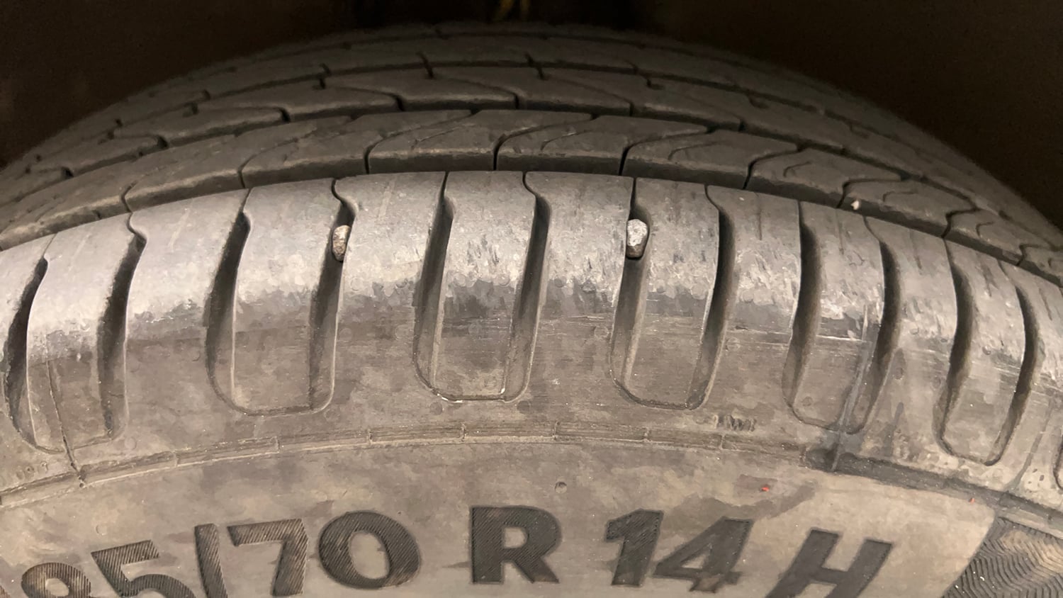 Used 2015 Maruti Suzuki Ritz Zxi BS-IV Petrol Manual tyres LEFT FRONT TYRE TREAD VIEW