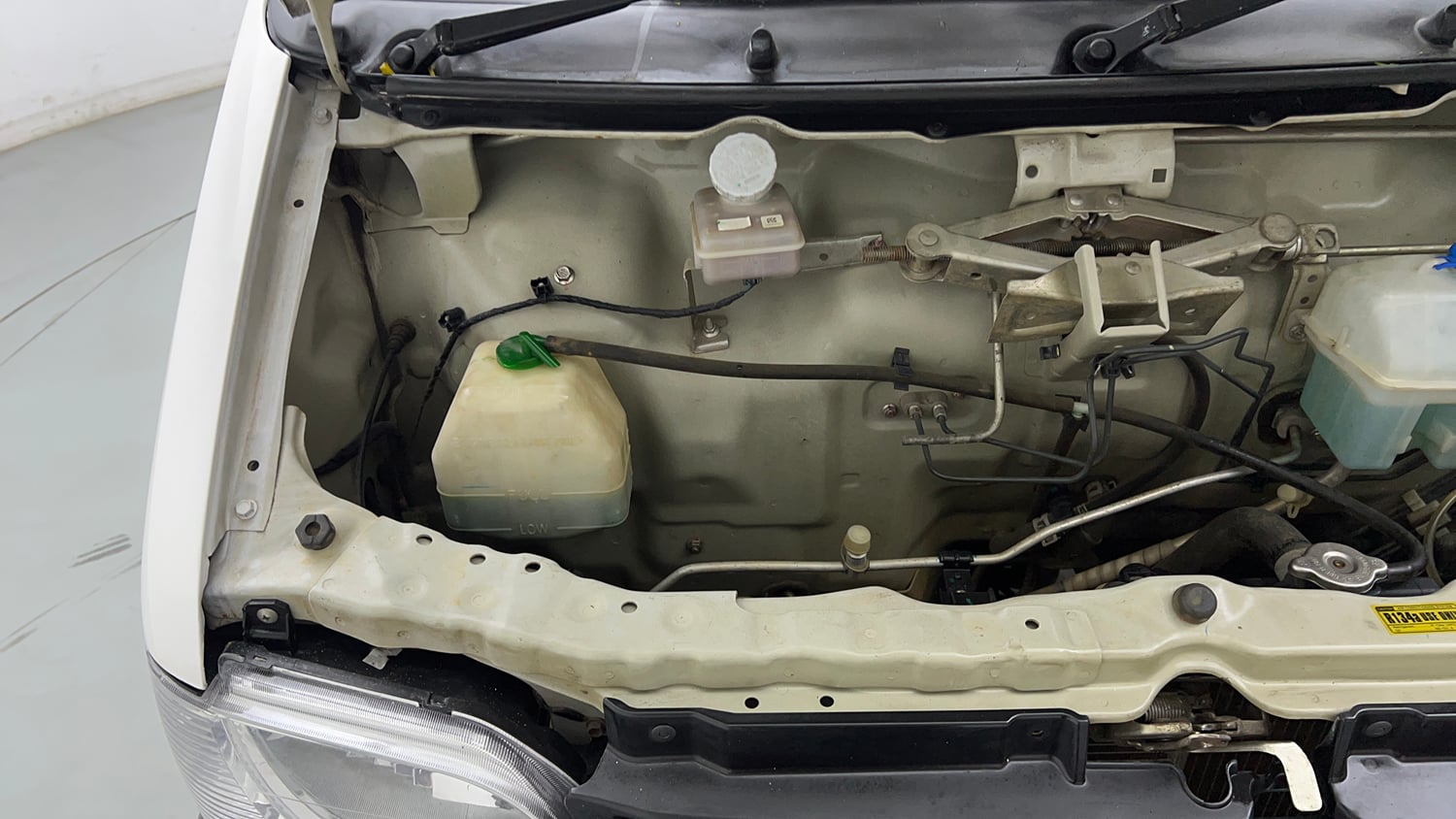 Used 2022 Maruti Suzuki Eeco 5 STR AC (O) Petrol Manual engine ENGINE RIGHT SIDE VIEW