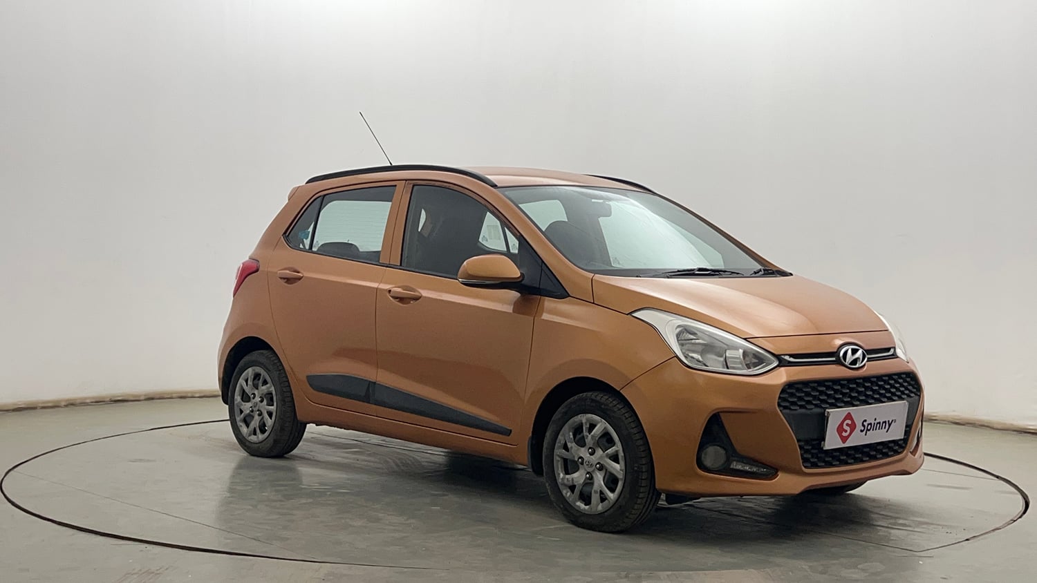 Used 2017 Hyundai Grand i10 Sportz (O) 1.2 Kappa VTVT Petrol Manual exterior RIGHT FRONT CORNER VIEW