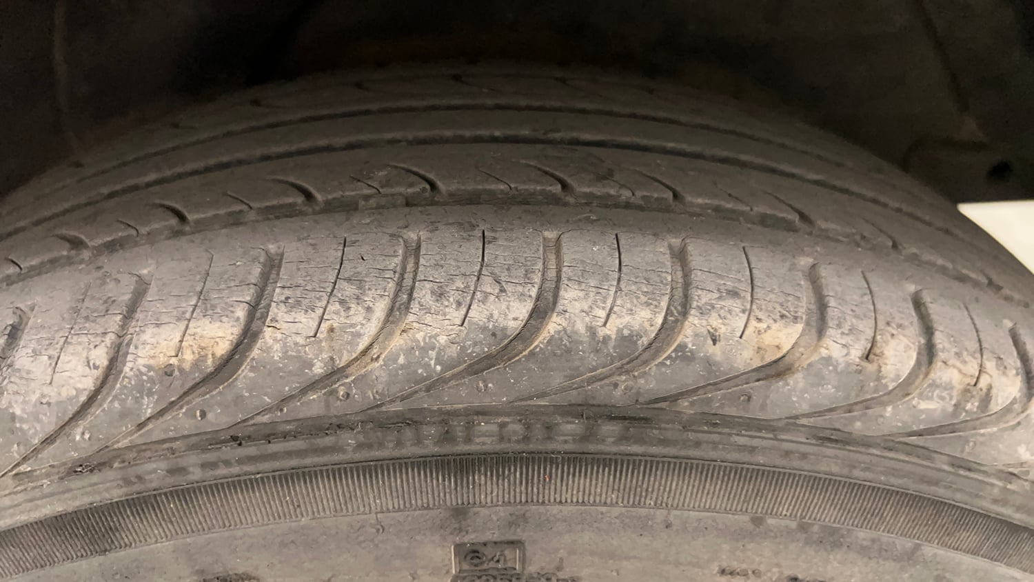 Used 2013 Hyundai i20 Magna 1.2 Petrol Manual tyres LEFT REAR TYRE TREAD VIEW