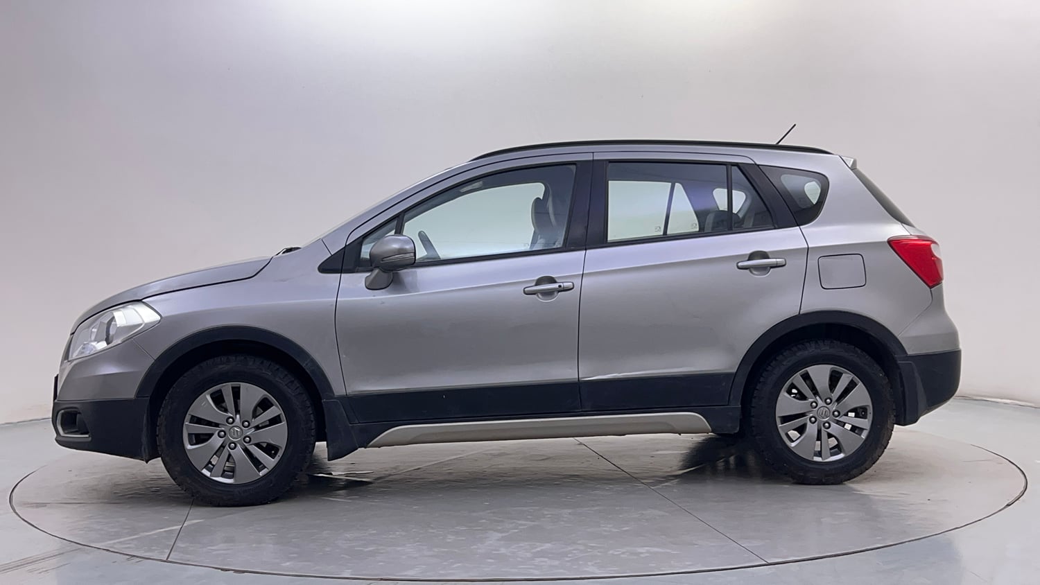 Used 2016 Maruti Suzuki S-Cross Zeta 1.3 Diesel Manual exterior LEFT SIDE VIEW