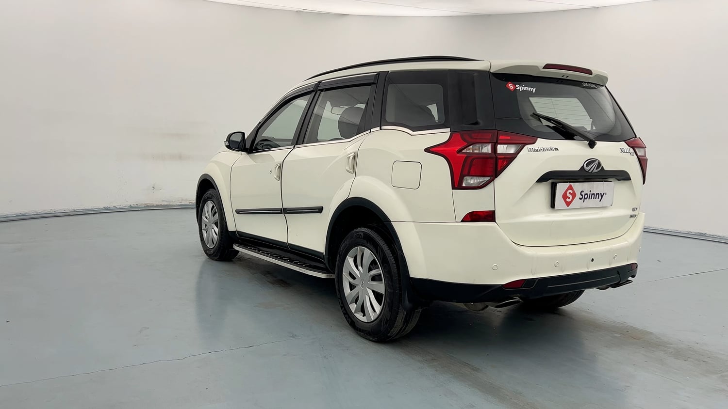 Used 2018 Mahindra XUV500 W7 AT Diesel Automatic exterior LEFT REAR CORNER VIEW