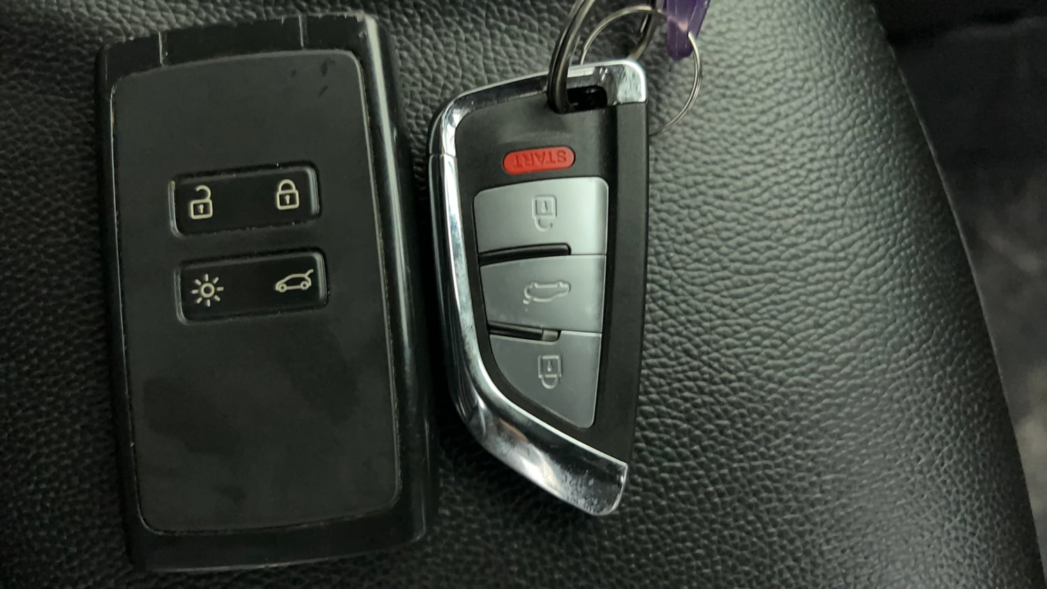 Used 2021 Renault Triber RXZ EASY-R AMT Petrol Automatic extra CAR KEY VIEW