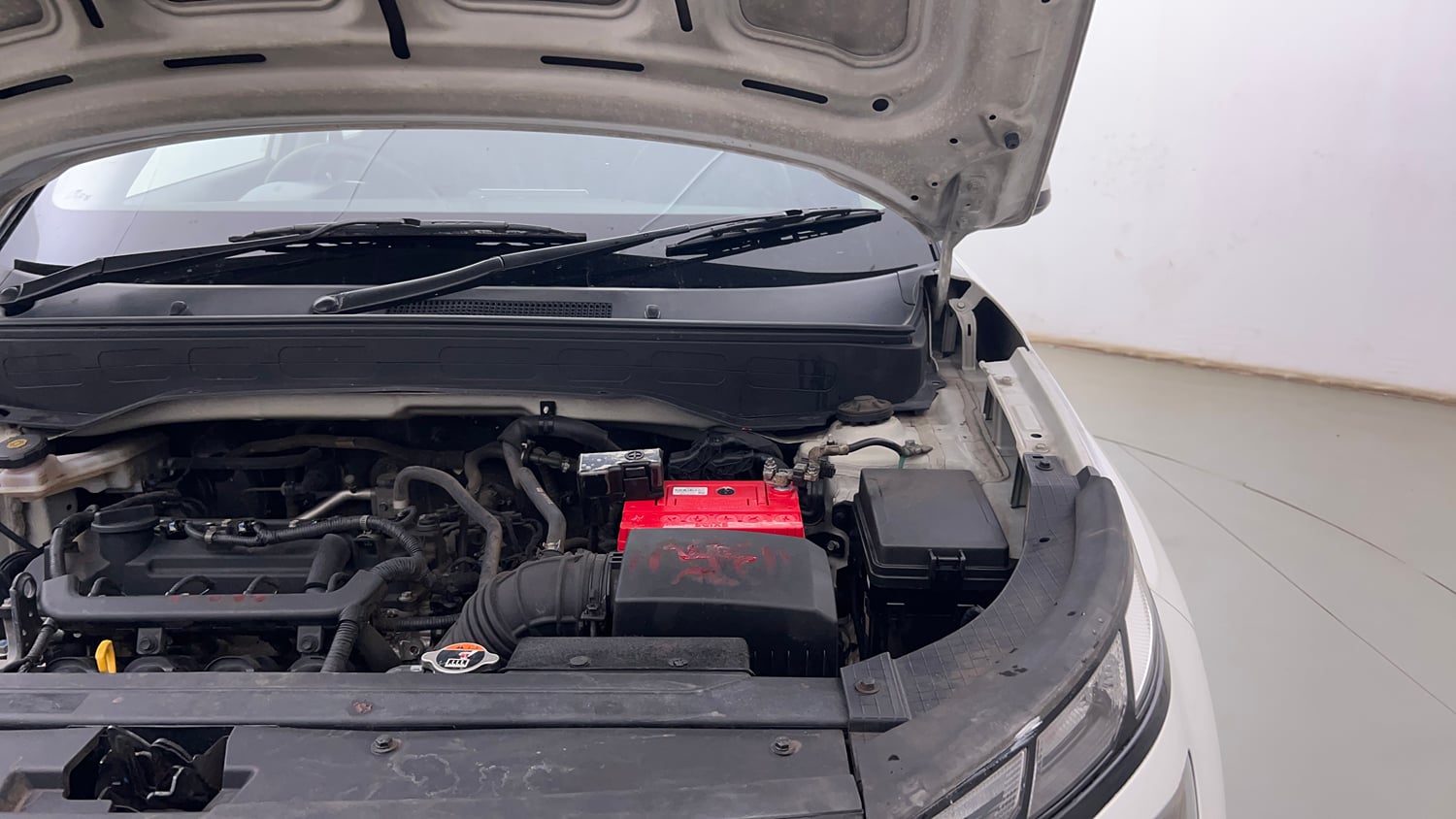 Used 2022 Hyundai Venue SX 1.2 Petrol Petrol Manual engine ENGINE LEFT SIDE HINGE & APRON VIEW