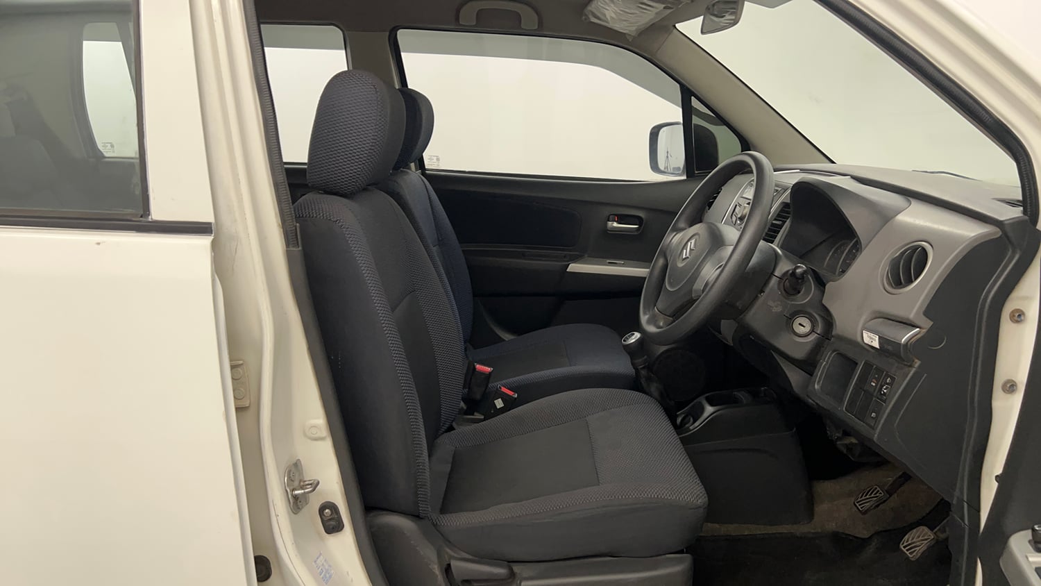 Used 2012 Maruti Suzuki Wagon R 1.0 VXi Petrol Manual interior RIGHT SIDE FRONT DOOR CABIN VIEW