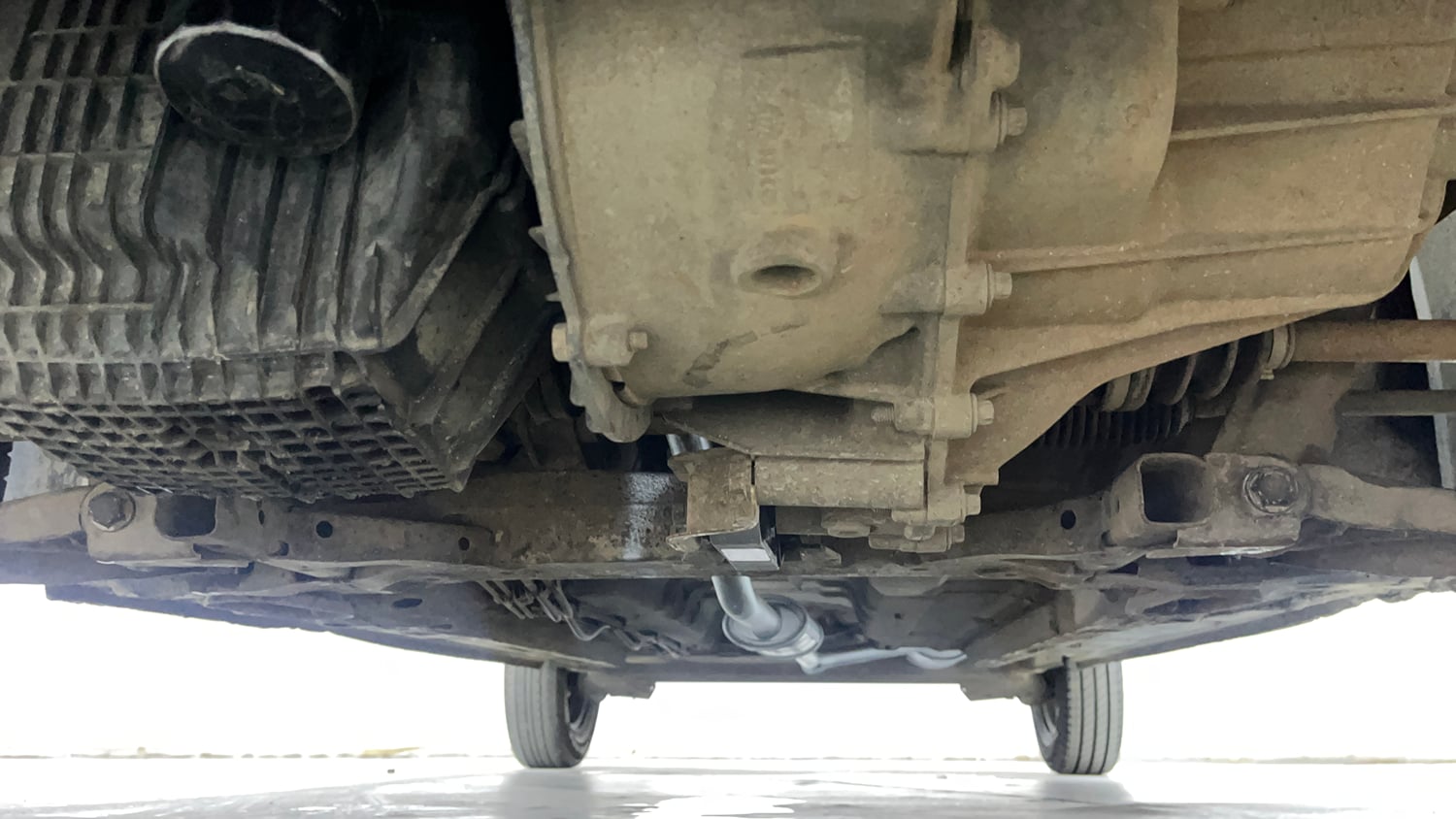 Used 2018 Renault Kwid 1.0 RXT AMT Petrol Automatic extra FRONT LEFT UNDERBODY VIEW