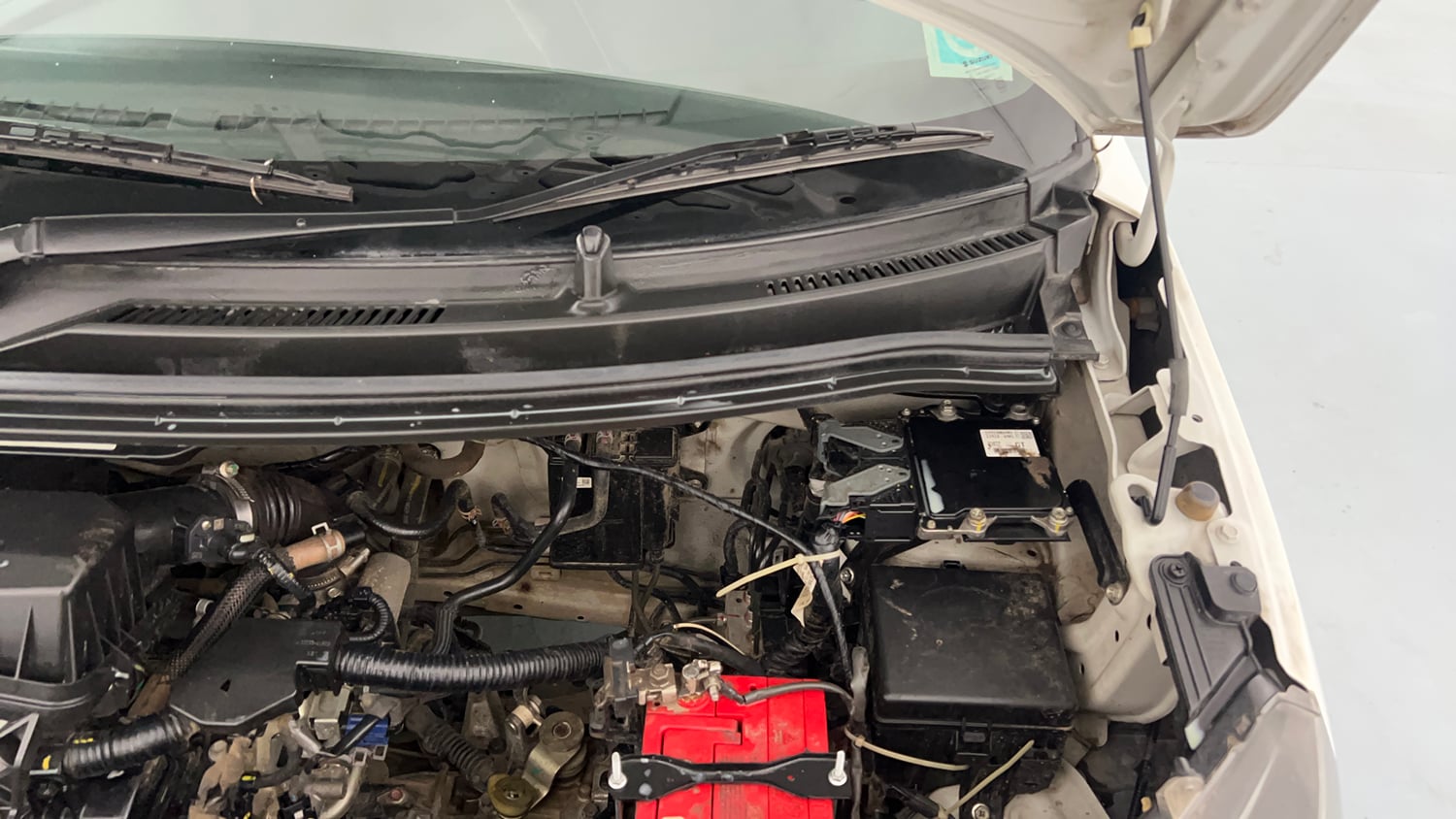 Used 2024 Maruti Suzuki Wagon R LXI 1.0 Petrol Manual engine ENGINE LEFT SIDE HINGE & APRON VIEW